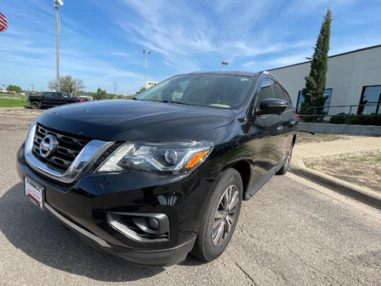 2019 Magnetic Black Pearl Nissan Pathfinder SL 4WD (5N1DR2MM0KC) with an 3.5L V6 DOHC 24V engine, Continuously Variable Transmission transmission, located at 3301 W Hwy 13, Burnsville, MN, 55337, (952) 460-3200, 44.775333, -93.320808 - Photo #4