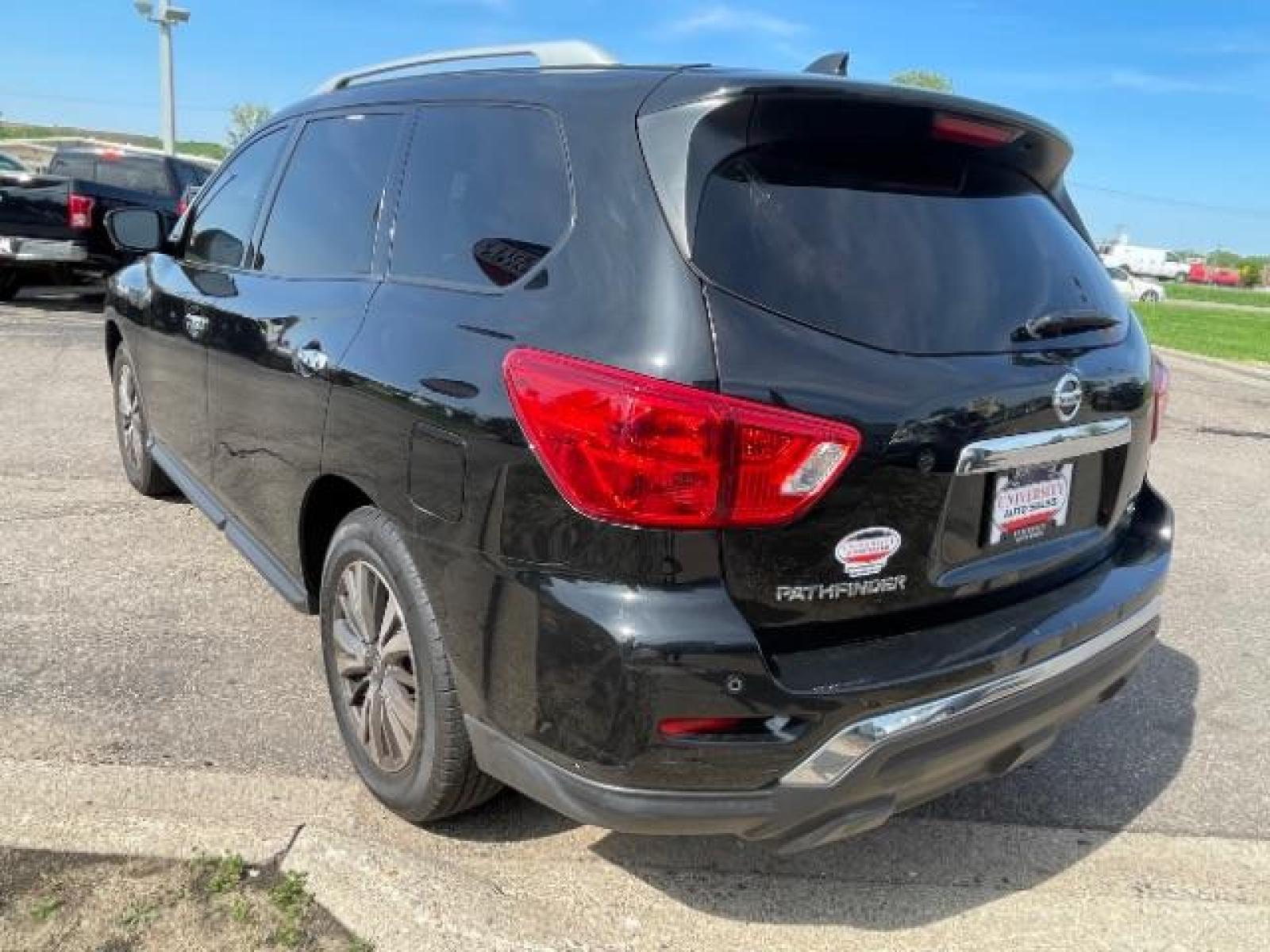 2019 Magnetic Black Pearl Nissan Pathfinder SL 4WD (5N1DR2MM0KC) with an 3.5L V6 DOHC 24V engine, Continuously Variable Transmission transmission, located at 745 S Robert St, St. Paul, MN, 55107, (651) 222-2991, 44.923389, -93.081215 - Photo #7