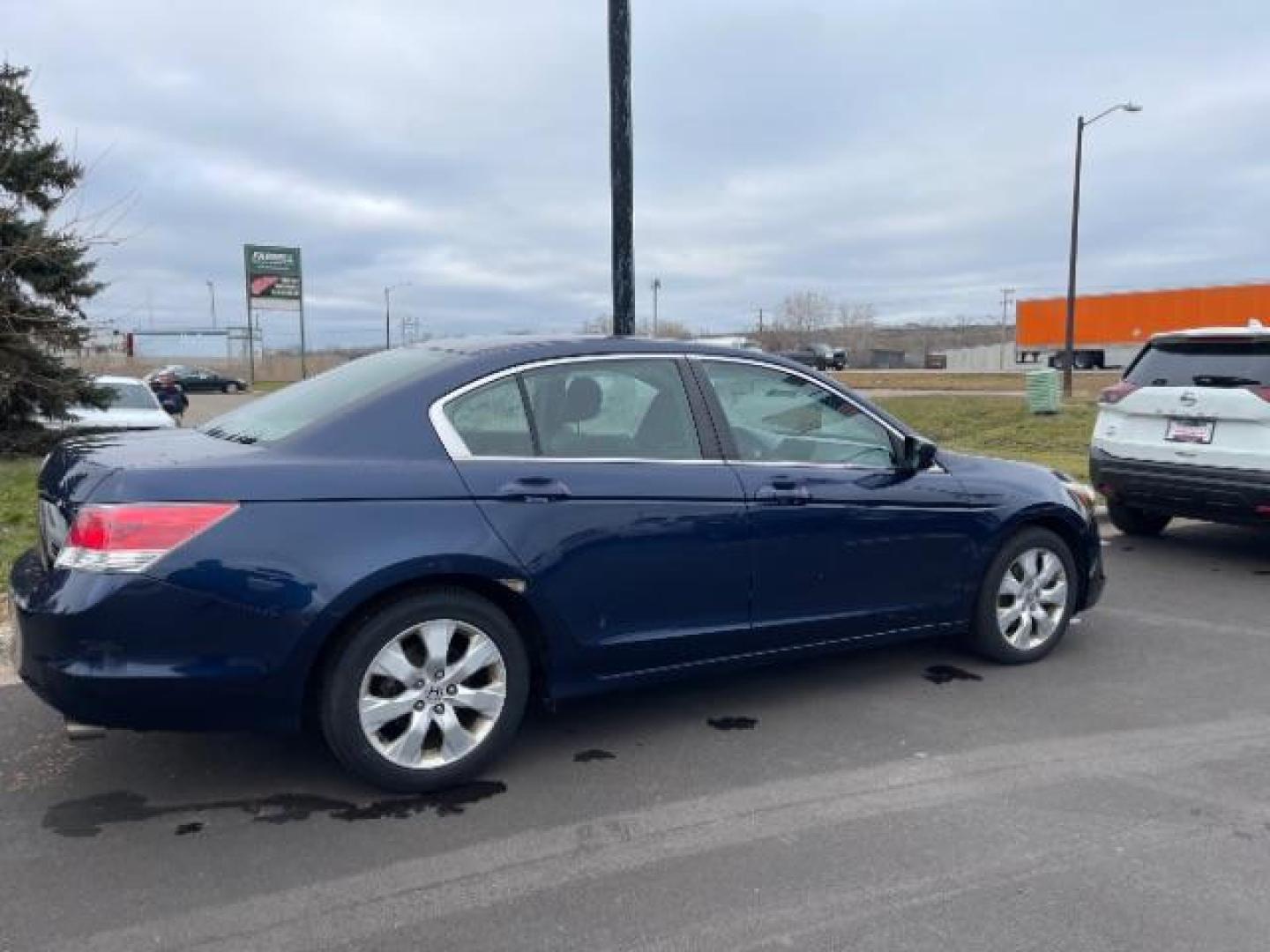 2009 Royal Blue Pearl Honda Accord EX Sedan AT (1HGCP267X9A) with an 2.4L L4 DOHC 16V engine, 5-Speed Automatic transmission, located at 3301 W Hwy 13, Burnsville, MN, 55337, (952) 460-3200, 44.775333, -93.320808 - Photo#6