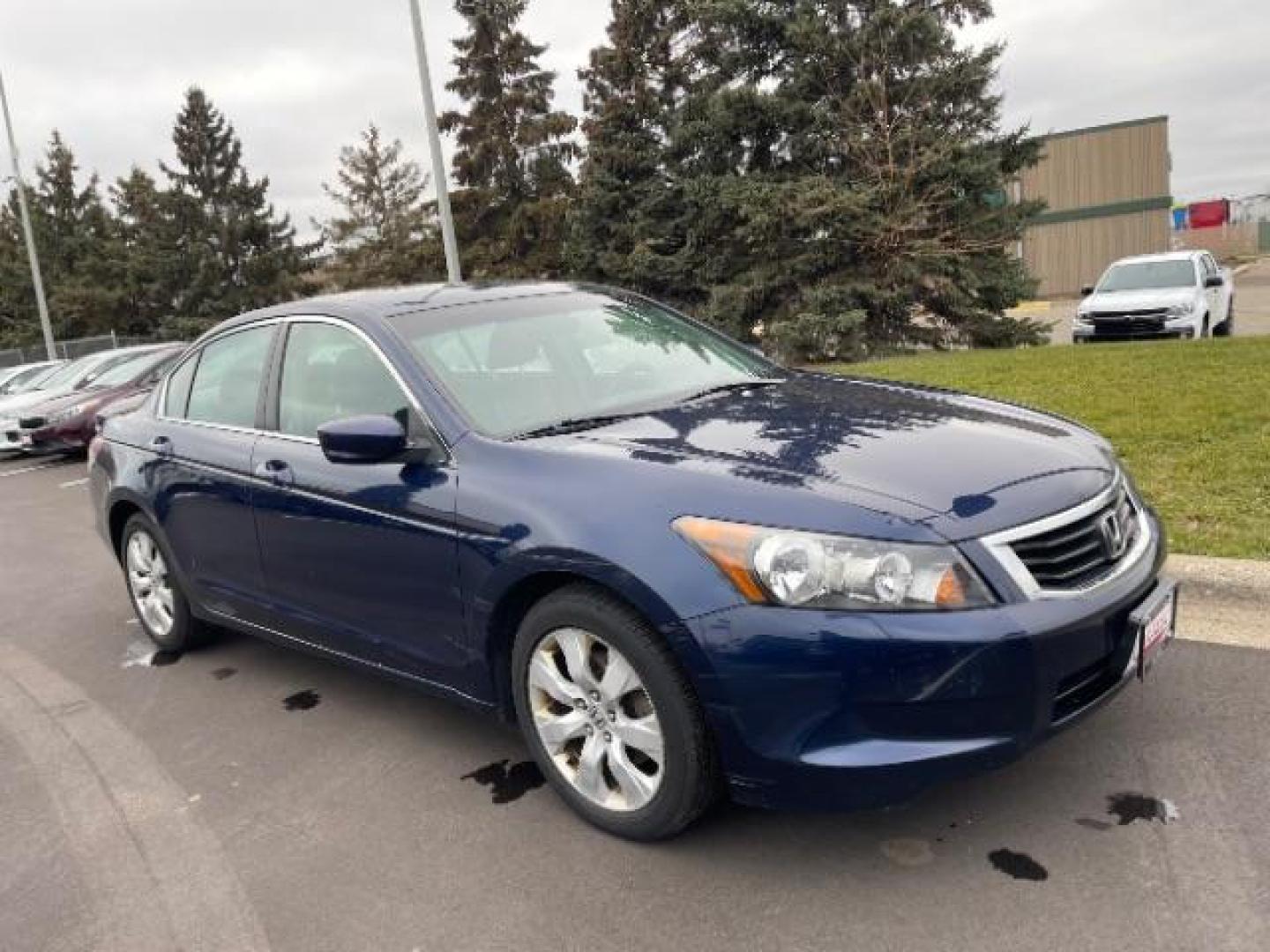 2009 Royal Blue Pearl Honda Accord EX Sedan AT (1HGCP267X9A) with an 2.4L L4 DOHC 16V engine, 5-Speed Automatic transmission, located at 3301 W Hwy 13, Burnsville, MN, 55337, (952) 460-3200, 44.775333, -93.320808 - Photo#7