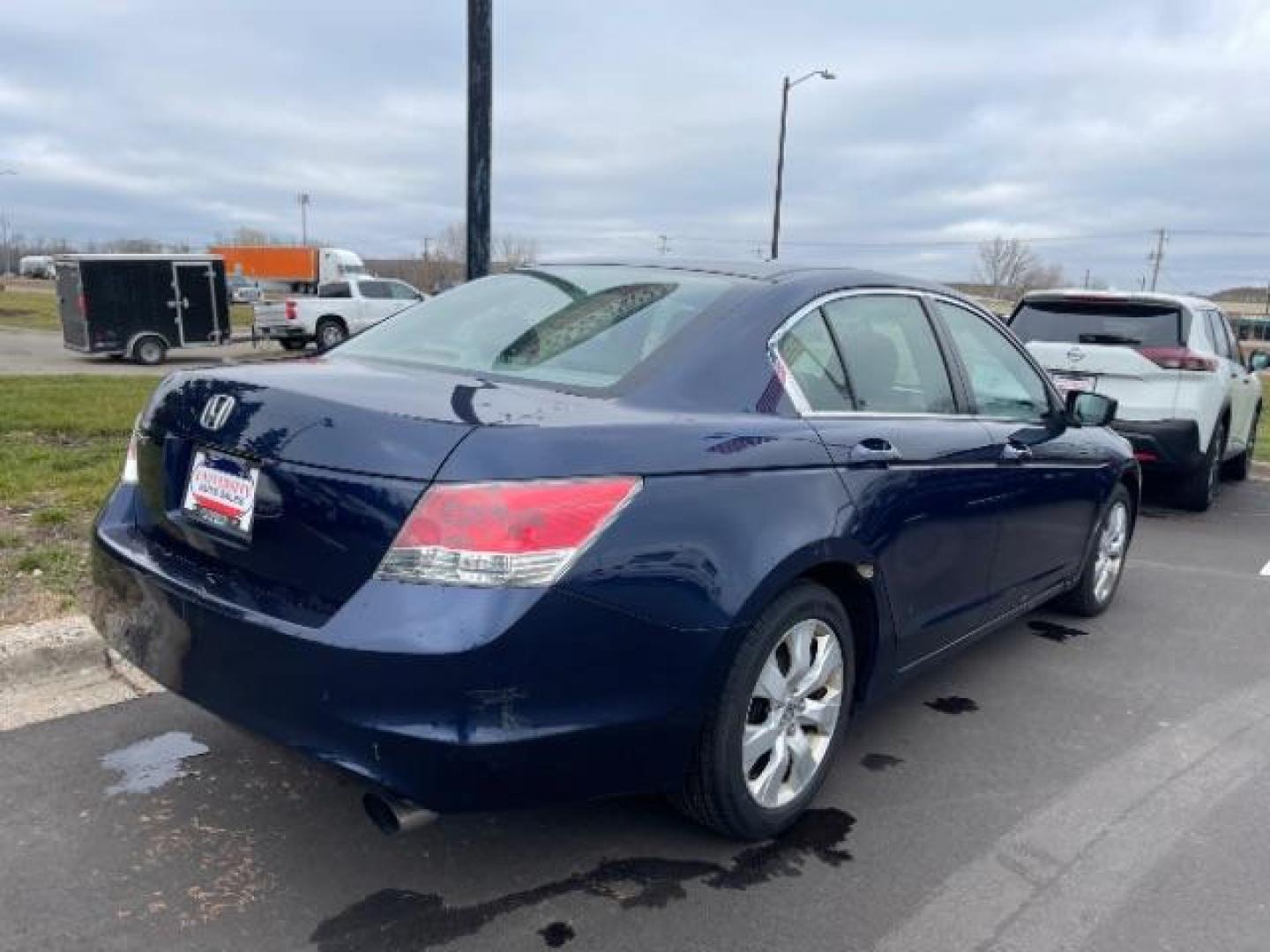 2009 Royal Blue Pearl Honda Accord EX Sedan AT (1HGCP267X9A) with an 2.4L L4 DOHC 16V engine, 5-Speed Automatic transmission, located at 3301 W Hwy 13, Burnsville, MN, 55337, (952) 460-3200, 44.775333, -93.320808 - Photo#5