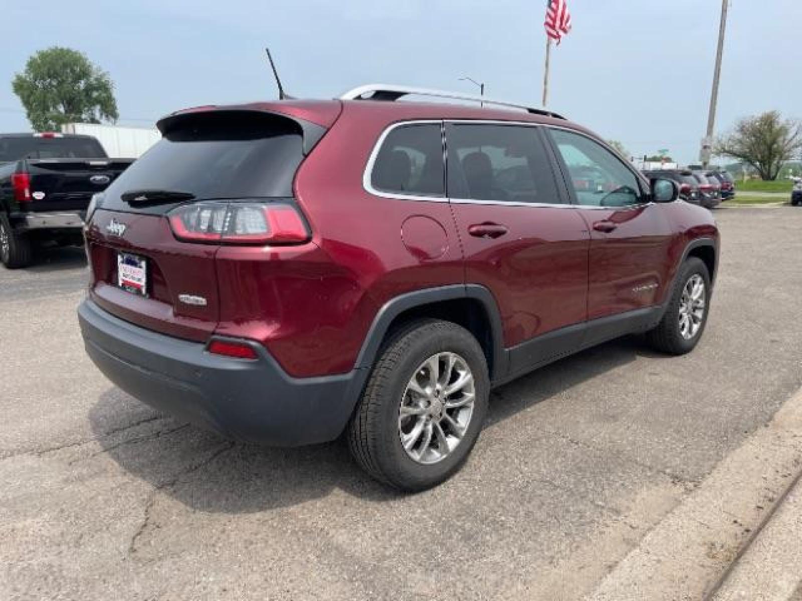 2019 Velvet Red Pearl Coat Jeep Cherokee Latitude Plus 4WD (1C4PJMLB5KD) with an 2.4L L4 DOHC 16V engine, 9-Speed Automatic transmission, located at 3301 W Hwy 13, Burnsville, MN, 55337, (952) 460-3200, 44.775333, -93.320808 - Photo #5