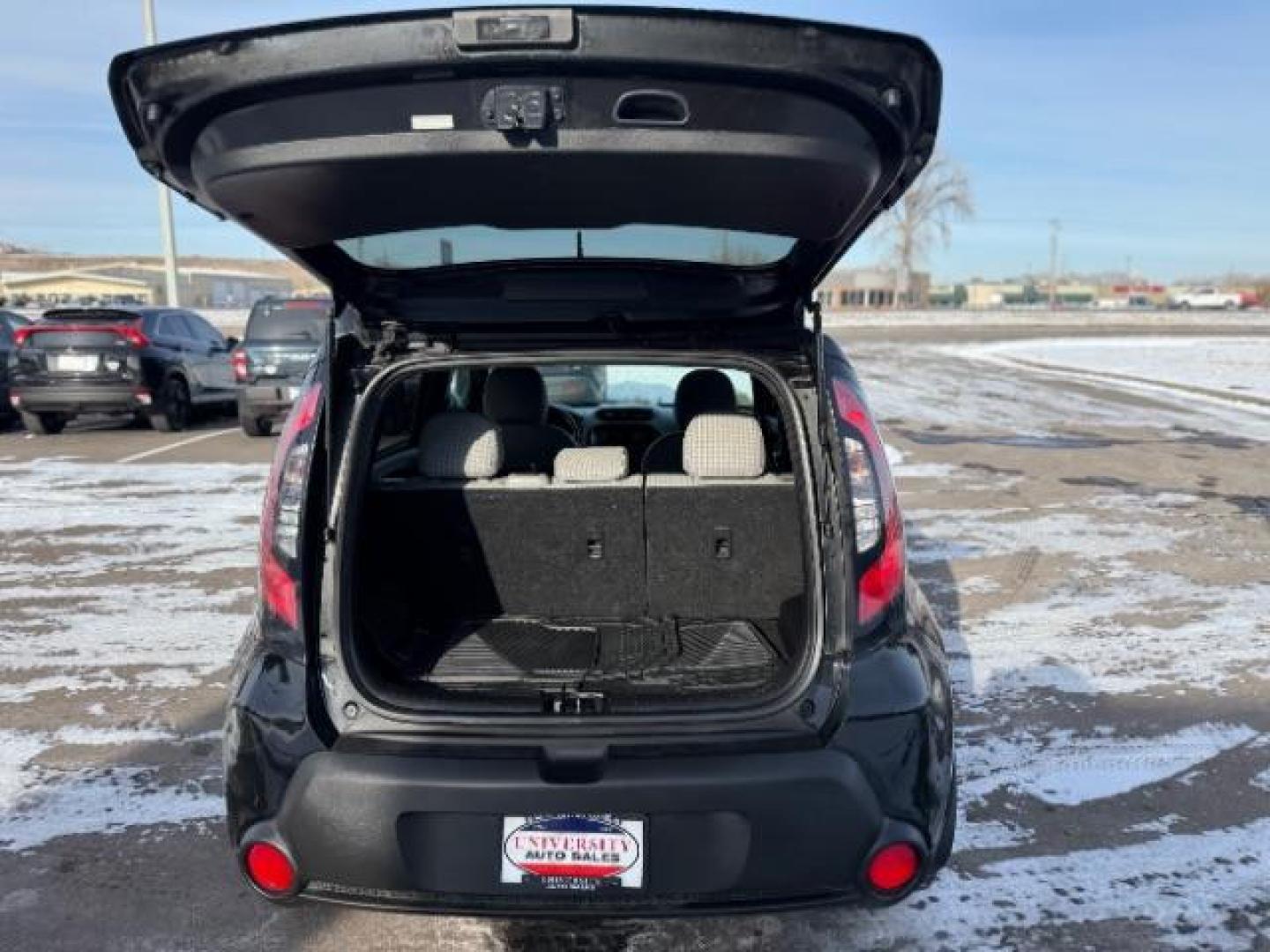 2016 Shadow Black Kia Soul Base 6A (KNDJN2A26G7) with an 1.6L L4 DOHC 16V engine, 6-Speed Automatic transmission, located at 3301 W Hwy 13, Burnsville, MN, 55337, (952) 460-3200, 44.775333, -93.320808 - Photo#5