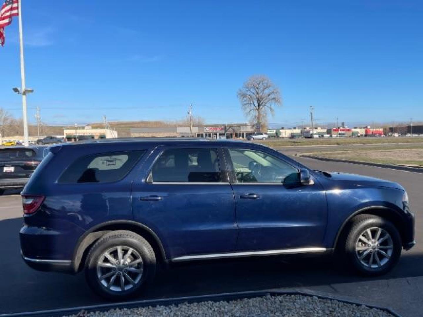 2017 True Blue Pearl Coat Dodge Durango SXT AWD (1C4RDJAG8HC) with an 3.6L V6 DOHC 24V engine, 8-Speed Automatic transmission, located at 3301 W Hwy 13, Burnsville, MN, 55337, (952) 460-3200, 44.775333, -93.320808 - Photo#6