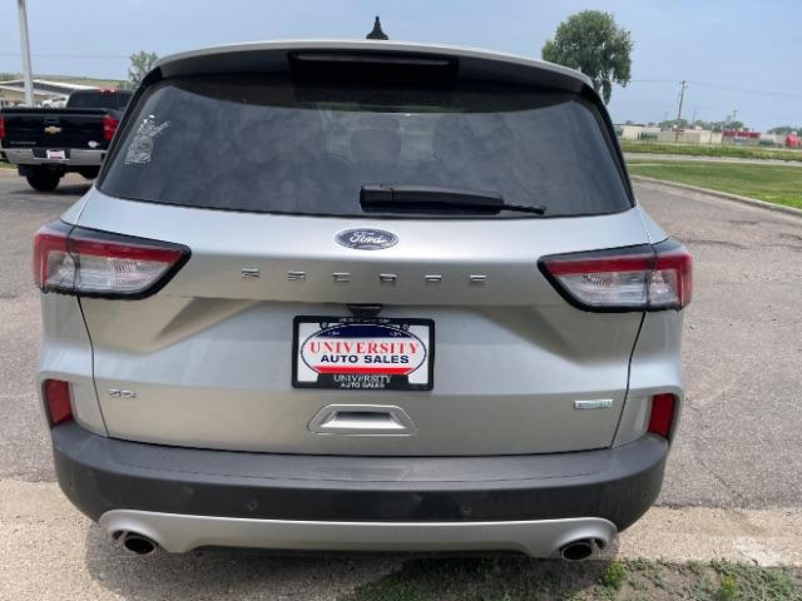 2020 Ingot Silver Metallic Ford Escape SE (1FMCU0G65LU) with an 1.5L L3 engine, 8-Speed Automatic transmission, located at 745 S Robert St, St. Paul, MN, 55107, (651) 222-2991, 44.923389, -93.081215 - Photo #2