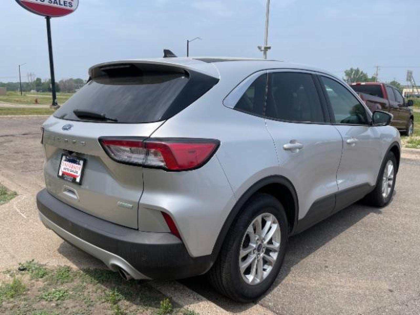 2020 Ingot Silver Metallic Ford Escape SE (1FMCU0G65LU) with an 1.5L L3 engine, 8-Speed Automatic transmission, located at 745 S Robert St, St. Paul, MN, 55107, (651) 222-2991, 44.923389, -93.081215 - Photo #3