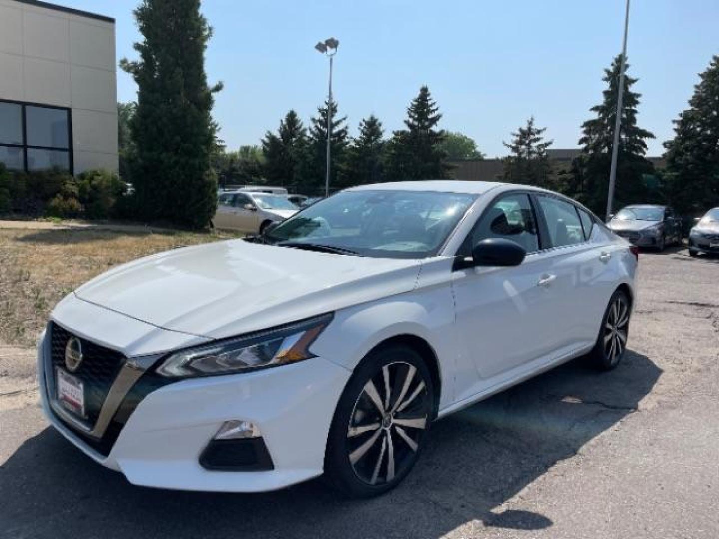 2021 Glacier White Nissan Altima 2.5 SR (1N4BL4CV9MN) with an 2.5L L4 DOHC 16V engine, Continuously Variable Transmission transmission, located at 3301 W Hwy 13, Burnsville, MN, 55337, (952) 460-3200, 44.775333, -93.320808 - Photo#0