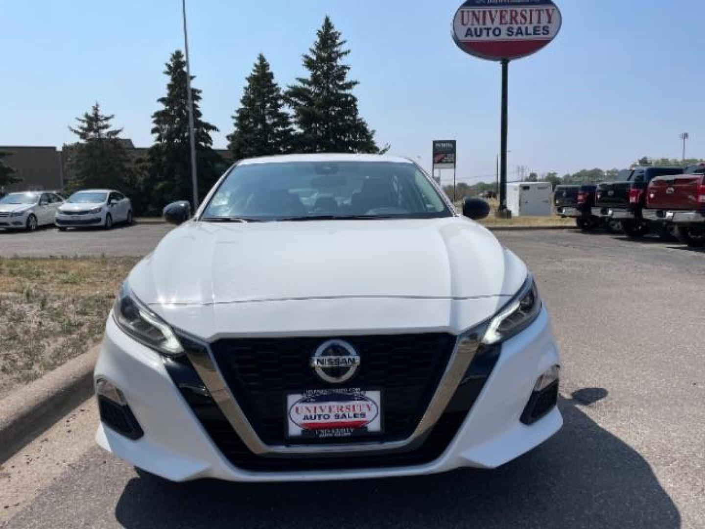 2021 Glacier White Nissan Altima 2.5 SR (1N4BL4CV9MN) with an 2.5L L4 DOHC 16V engine, Continuously Variable Transmission transmission, located at 3301 W Hwy 13, Burnsville, MN, 55337, (952) 460-3200, 44.775333, -93.320808 - Photo#21