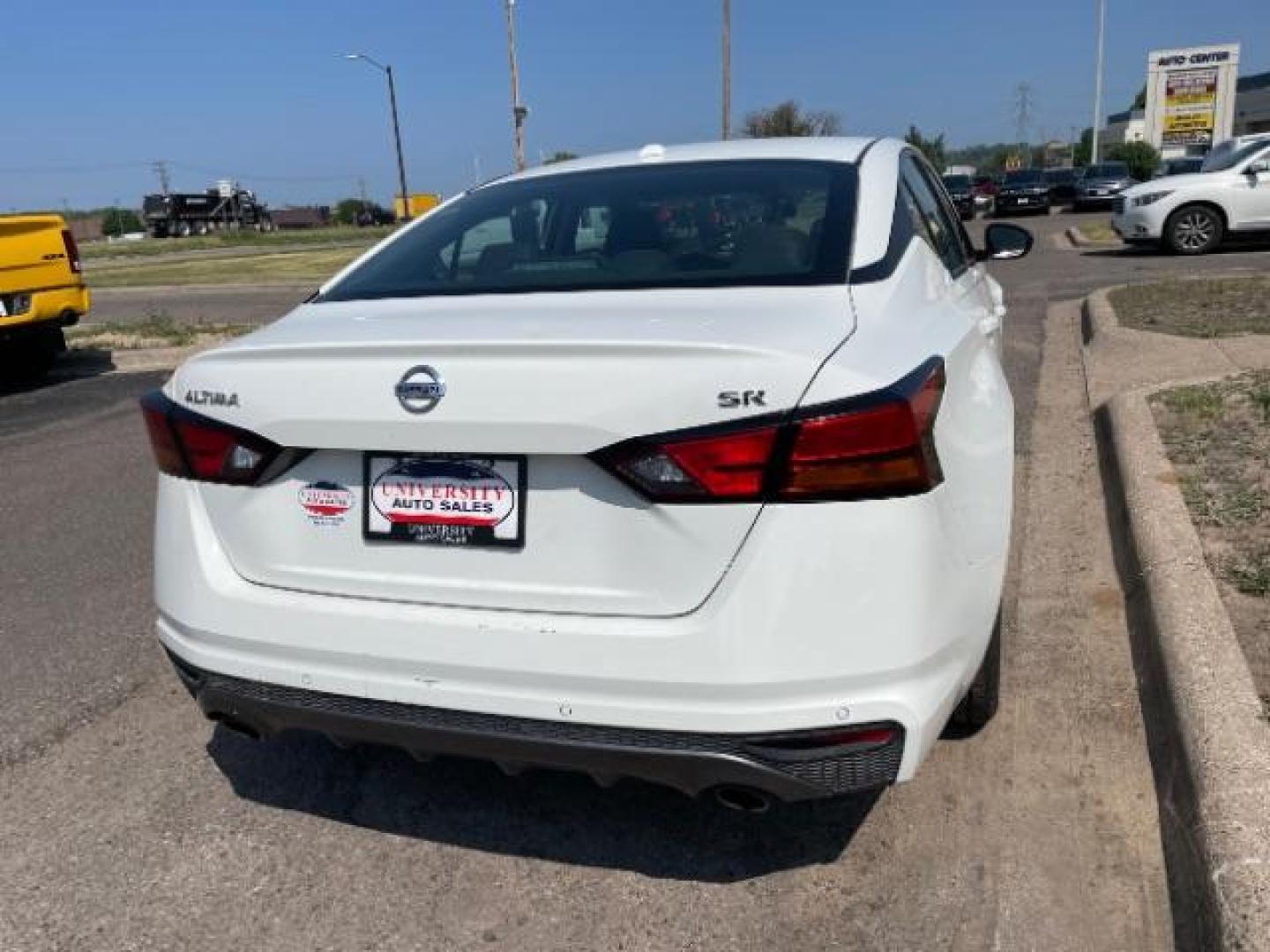 2021 Glacier White Nissan Altima 2.5 SR (1N4BL4CV9MN) with an 2.5L L4 DOHC 16V engine, Continuously Variable Transmission transmission, located at 3301 W Hwy 13, Burnsville, MN, 55337, (952) 460-3200, 44.775333, -93.320808 - Photo#3