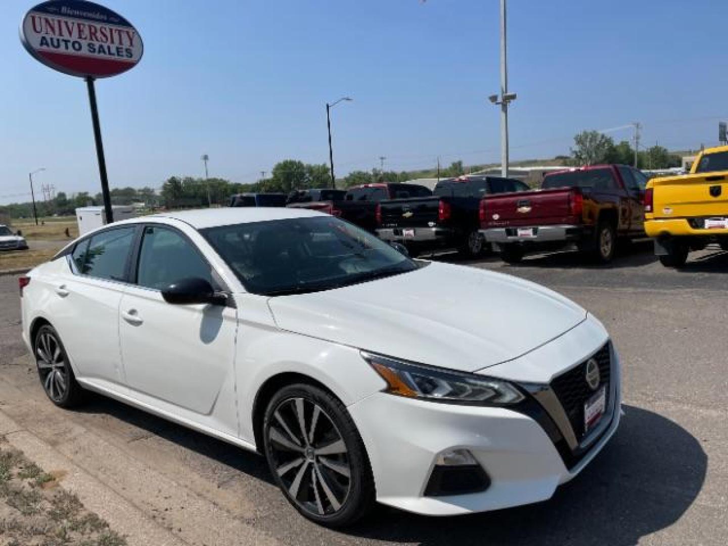 2021 Glacier White Nissan Altima 2.5 SR (1N4BL4CV9MN) with an 2.5L L4 DOHC 16V engine, Continuously Variable Transmission transmission, located at 3301 W Hwy 13, Burnsville, MN, 55337, (952) 460-3200, 44.775333, -93.320808 - Photo#6