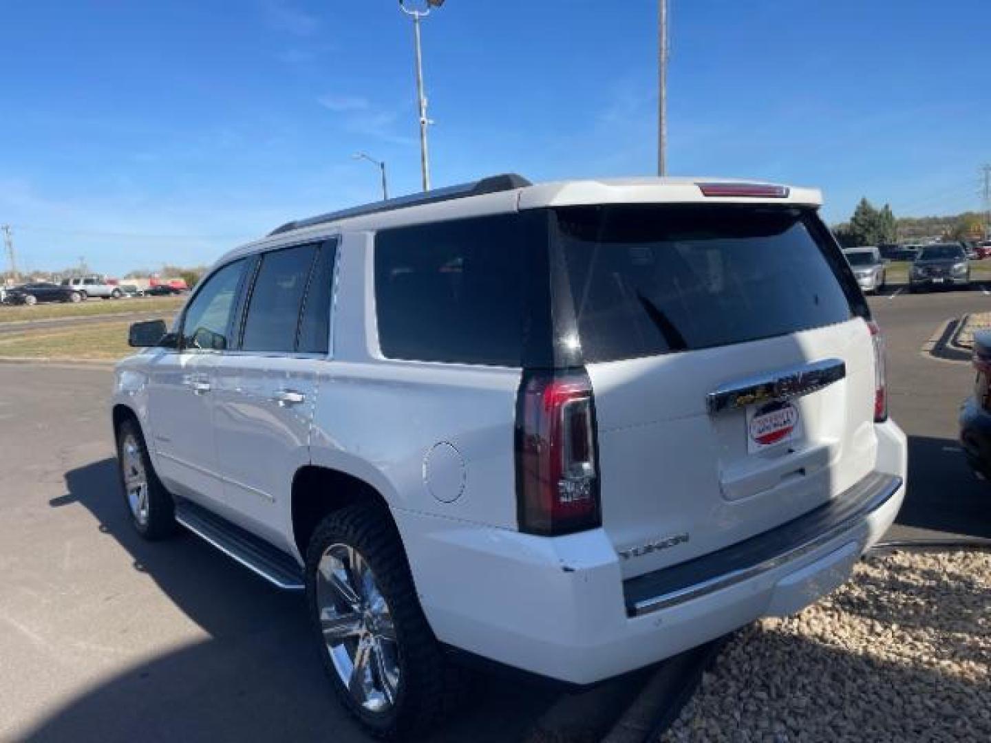 2016 Summit White GMC Yukon Denali 4WD (1GKS2CKJ7GR) with an 6.2L V8 OHV 16V engine, 6-Speed Automatic transmission, located at 3301 W Hwy 13, Burnsville, MN, 55337, (952) 460-3200, 44.775333, -93.320808 - Photo#4