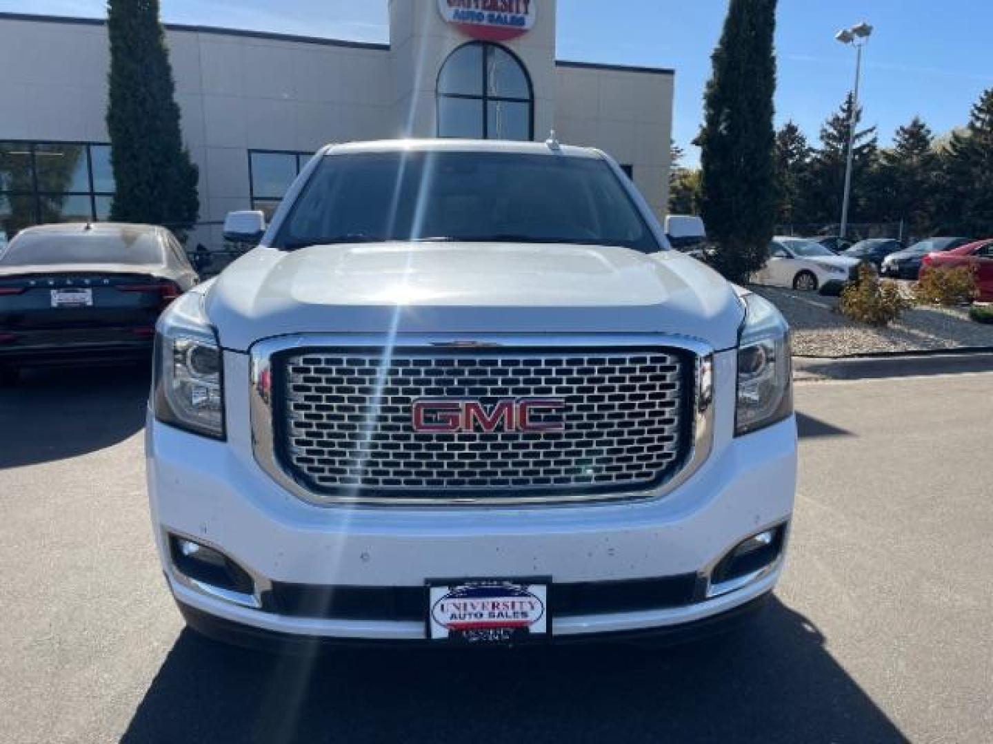 2016 Summit White GMC Yukon Denali 4WD (1GKS2CKJ7GR) with an 6.2L V8 OHV 16V engine, 6-Speed Automatic transmission, located at 3301 W Hwy 13, Burnsville, MN, 55337, (952) 460-3200, 44.775333, -93.320808 - Photo#5