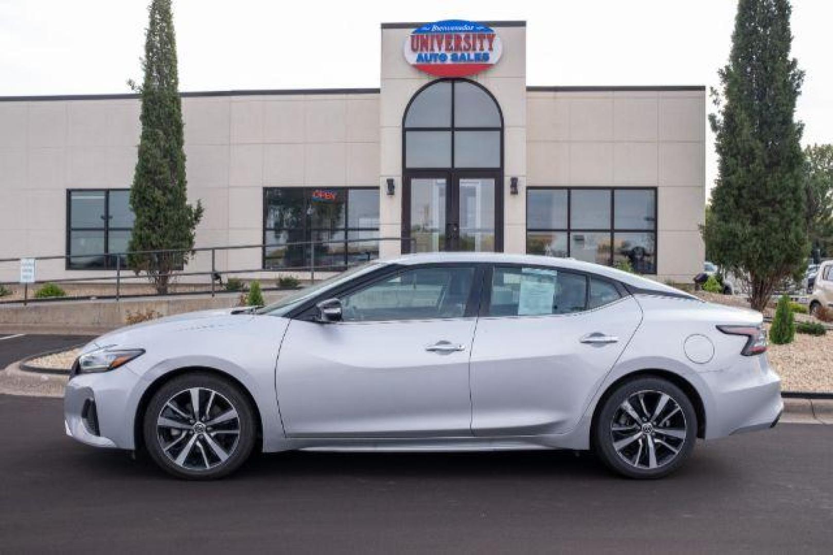 2022 Brilliant Silver Metallic Nissan Maxima 3.5 SV (1N4AA6CV7NC) with an 3.5L V6 DOHC 24V engine, Continuously Variable Transmission transmission, located at 3301 W Hwy 13, Burnsville, MN, 55337, (952) 460-3200, 44.775333, -93.320808 - Photo#1