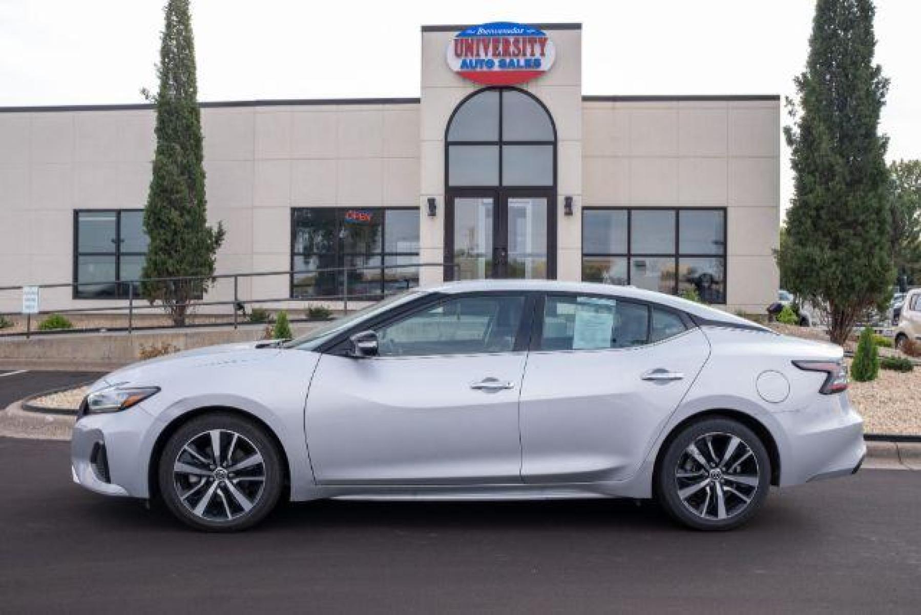 2022 Brilliant Silver Metallic Nissan Maxima 3.5 SV (1N4AA6CV7NC) with an 3.5L V6 DOHC 24V engine, Continuously Variable Transmission transmission, located at 3301 W Hwy 13, Burnsville, MN, 55337, (952) 460-3200, 44.775333, -93.320808 - Photo #6