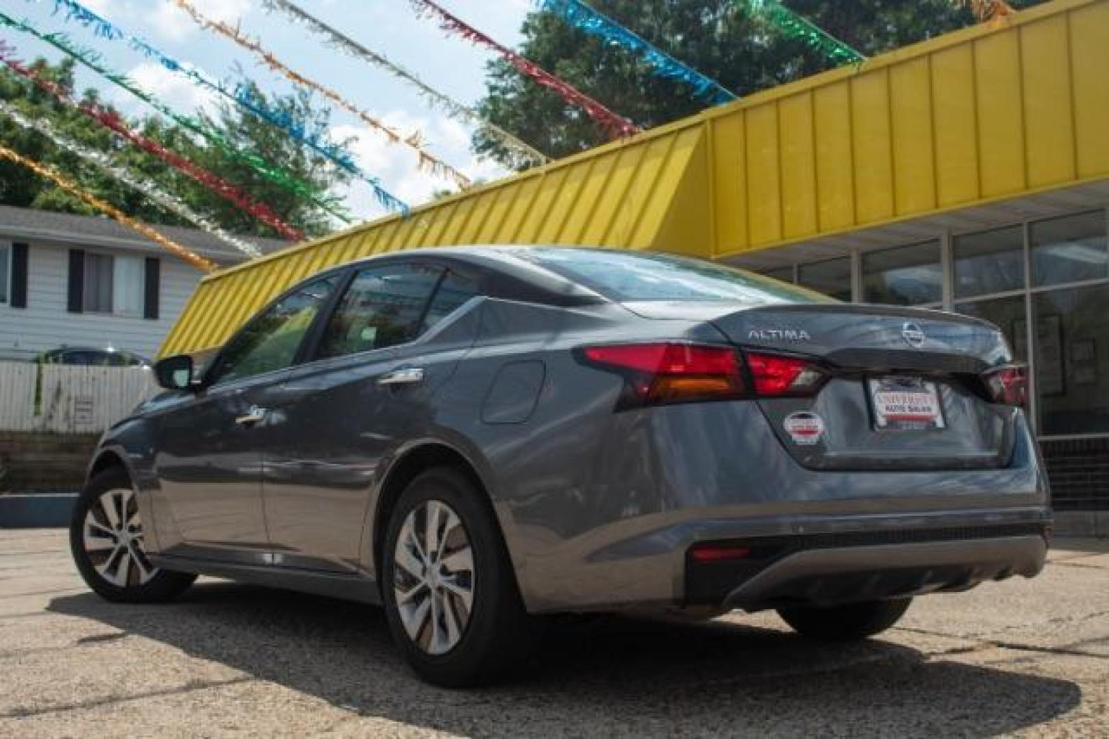 2022 GRAY Nissan Altima 2.5 S (1N4BL4BV5NN) with an 2.5L L4 DOHC 16V engine, Continuously Variable Transmission transmission, located at 745 S Robert St, St. Paul, MN, 55107, (651) 222-2991, 44.923389, -93.081215 - Photo#4