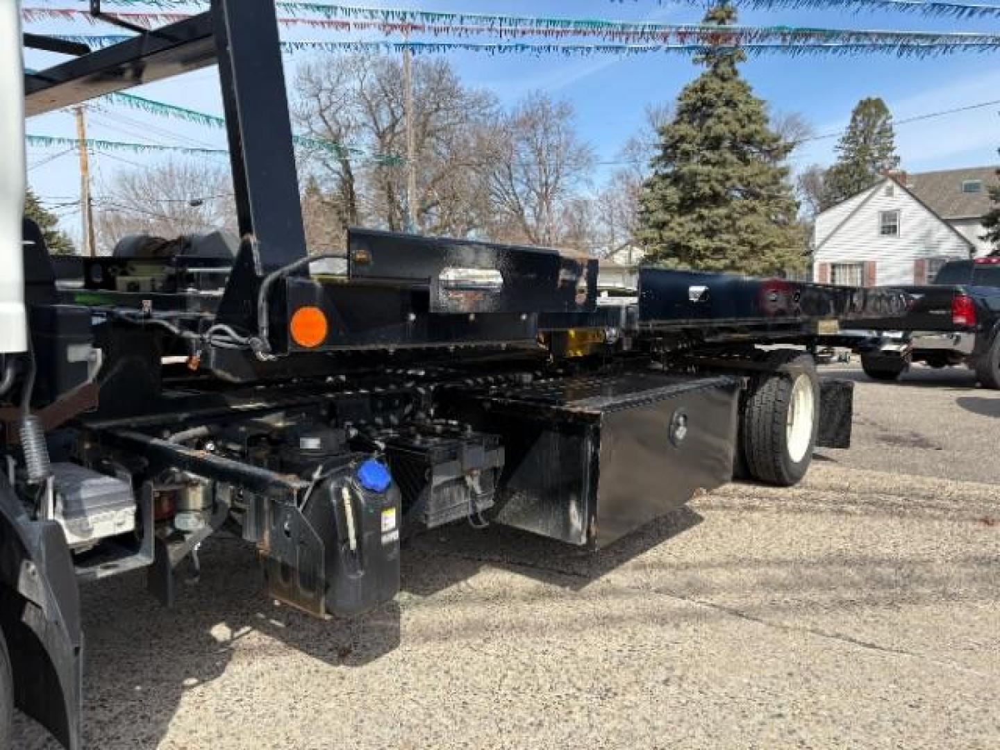 2019 WHITE Isuzu NQR - (JALE5W163K7) with an 5.2L L6 DIESEL engine, located at 745 S Robert St, St. Paul, MN, 55107, (651) 222-2991, 44.923389, -93.081215 - Photo#3