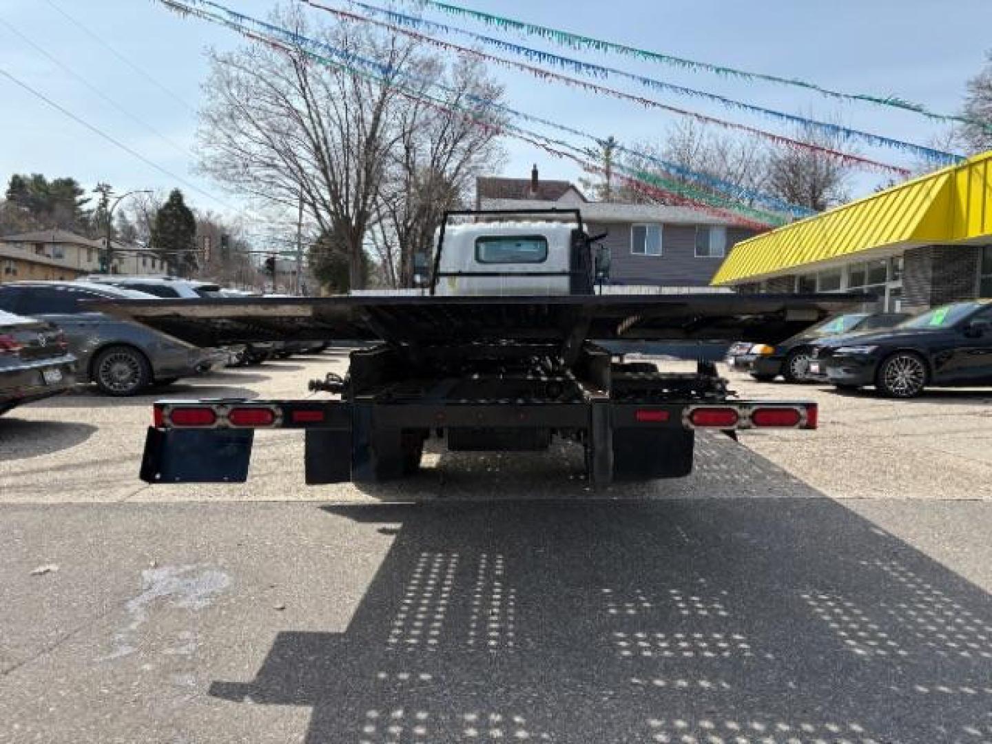 2019 WHITE Isuzu NQR - (JALE5W163K7) with an 5.2L L6 DIESEL engine, located at 745 S Robert St, St. Paul, MN, 55107, (651) 222-2991, 44.923389, -93.081215 - Photo#6