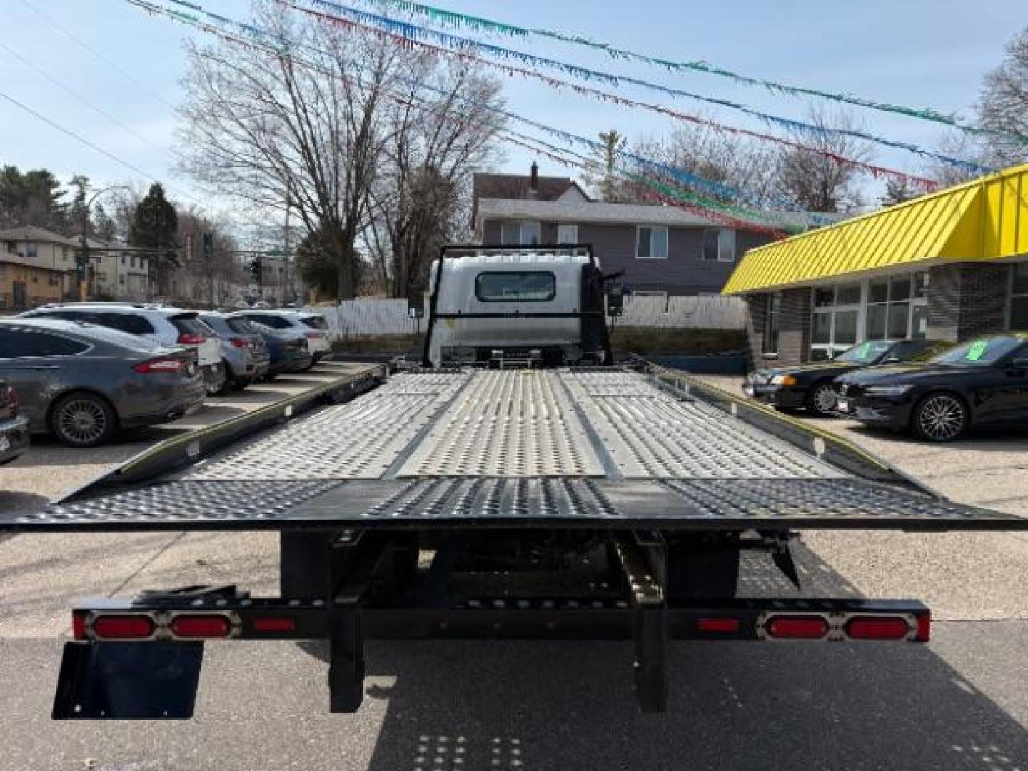 2019 WHITE Isuzu NQR - (JALE5W163K7) with an 5.2L L6 DIESEL engine, located at 745 S Robert St, St. Paul, MN, 55107, (651) 222-2991, 44.923389, -93.081215 - Photo#7