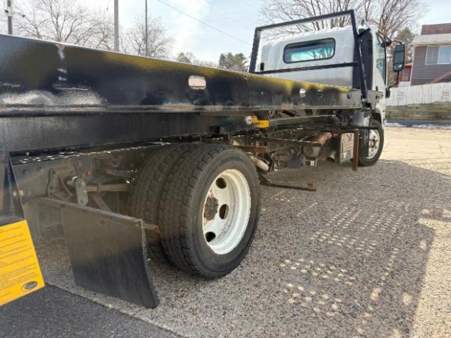 2019 WHITE Isuzu NQR - (JALE5W163K7) with an 5.2L L6 DIESEL engine, located at 745 S Robert St, St. Paul, MN, 55107, (651) 222-2991, 44.923389, -93.081215 - Photo#10