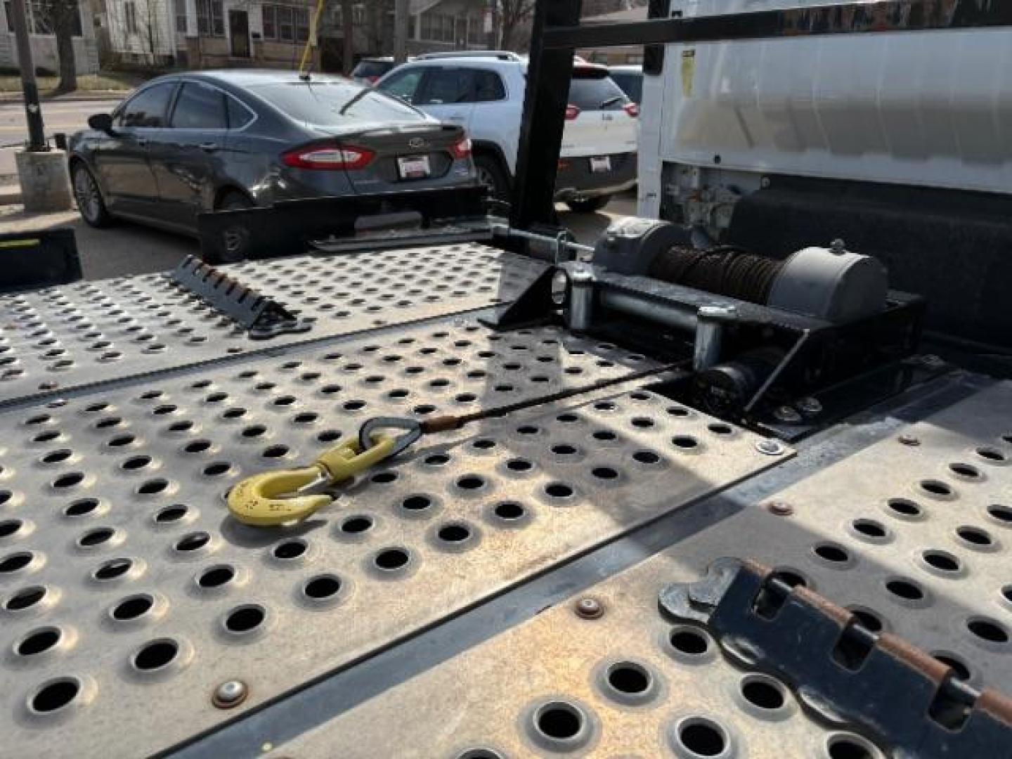 2019 WHITE Isuzu NQR - (JALE5W163K7) with an 5.2L L6 DIESEL engine, located at 745 S Robert St, St. Paul, MN, 55107, (651) 222-2991, 44.923389, -93.081215 - Photo#13