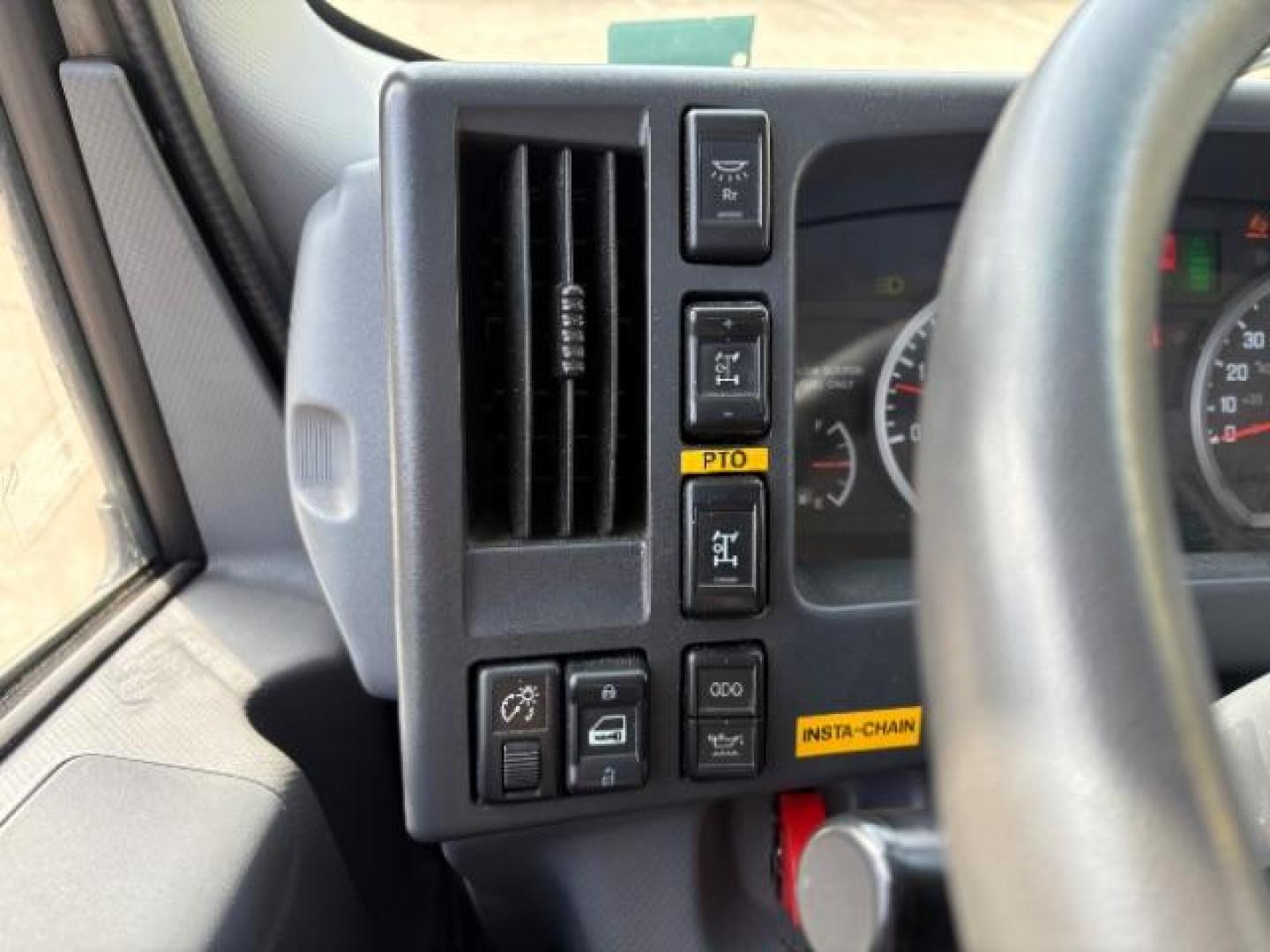 2019 WHITE Isuzu NQR - (JALE5W163K7) with an 5.2L L6 DIESEL engine, located at 745 S Robert St, St. Paul, MN, 55107, (651) 222-2991, 44.923389, -93.081215 - Photo#16