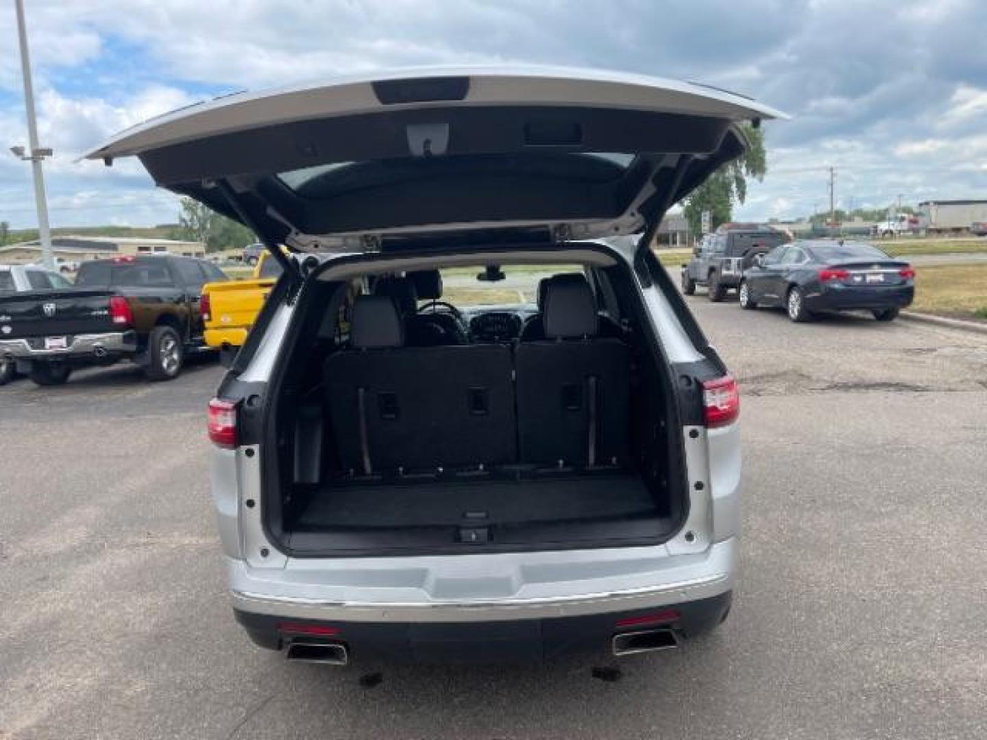 2018 GRAY Chevrolet Traverse Premier AWD (1GNEVJKW2JJ) with an 3.6L V6 DOHC 24V engine, 9-Speed Automatic transmission, located at 745 S Robert St, St. Paul, MN, 55107, (651) 222-2991, 44.923389, -93.081215 - Photo#9