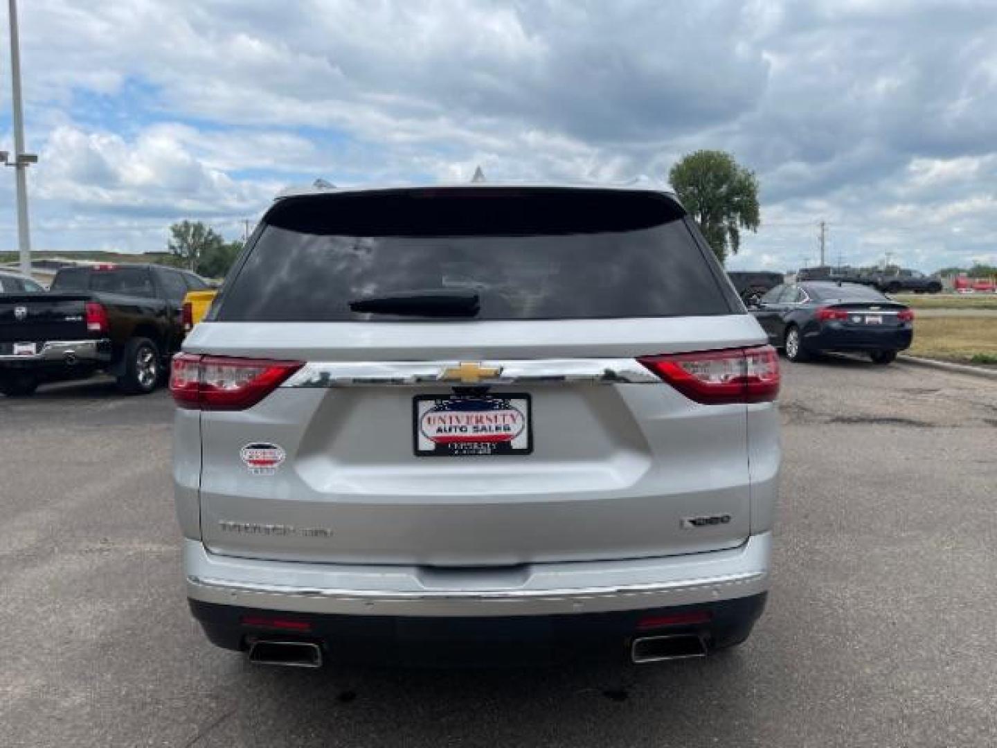 2018 GRAY Chevrolet Traverse Premier AWD (1GNEVJKW2JJ) with an 3.6L V6 DOHC 24V engine, 9-Speed Automatic transmission, located at 745 S Robert St, St. Paul, MN, 55107, (651) 222-2991, 44.923389, -93.081215 - Photo#4