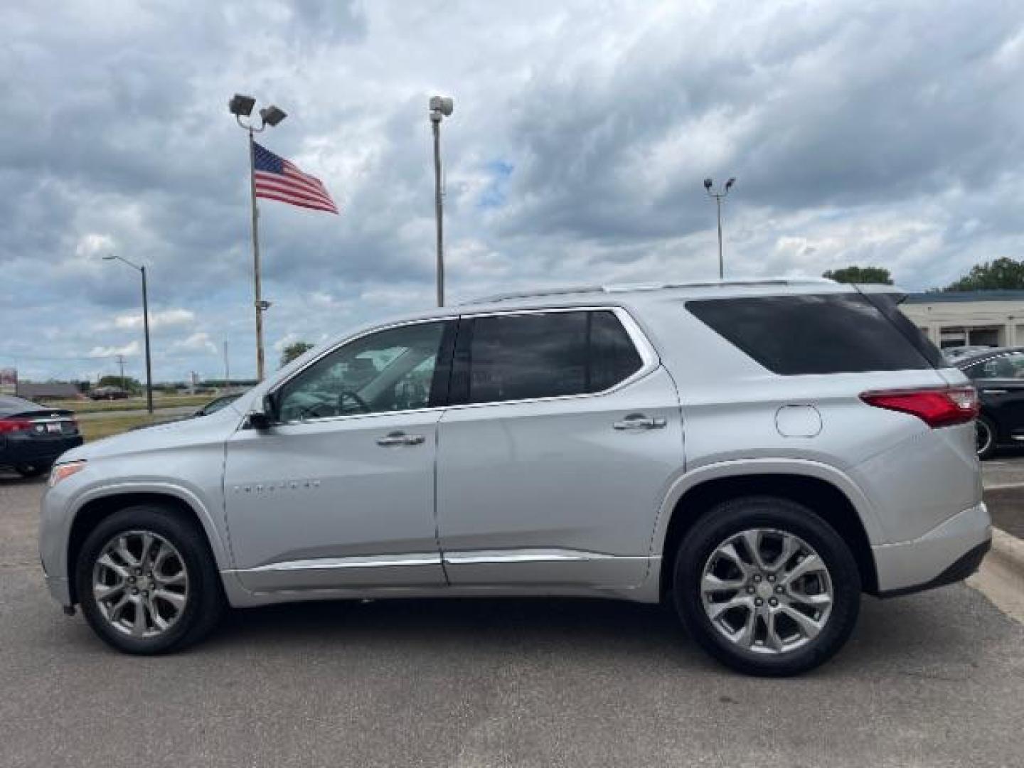 2018 GRAY Chevrolet Traverse Premier AWD (1GNEVJKW2JJ) with an 3.6L V6 DOHC 24V engine, 9-Speed Automatic transmission, located at 745 S Robert St, St. Paul, MN, 55107, (651) 222-2991, 44.923389, -93.081215 - Photo#6