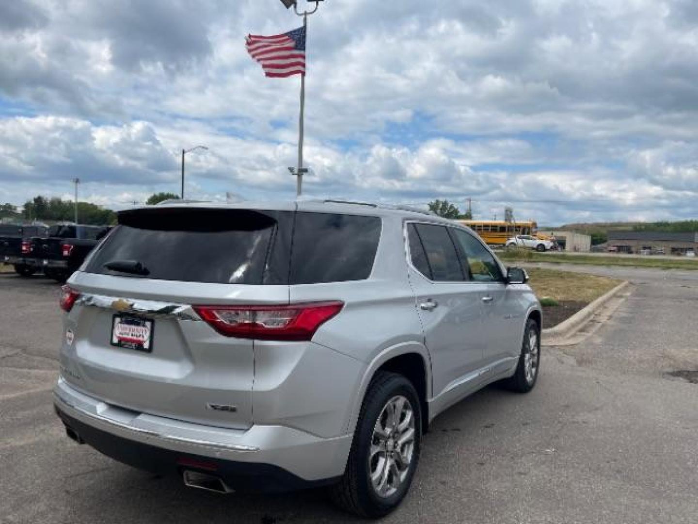 2018 GRAY Chevrolet Traverse Premier AWD (1GNEVJKW2JJ) with an 3.6L V6 DOHC 24V engine, 9-Speed Automatic transmission, located at 745 S Robert St, St. Paul, MN, 55107, (651) 222-2991, 44.923389, -93.081215 - Photo#7