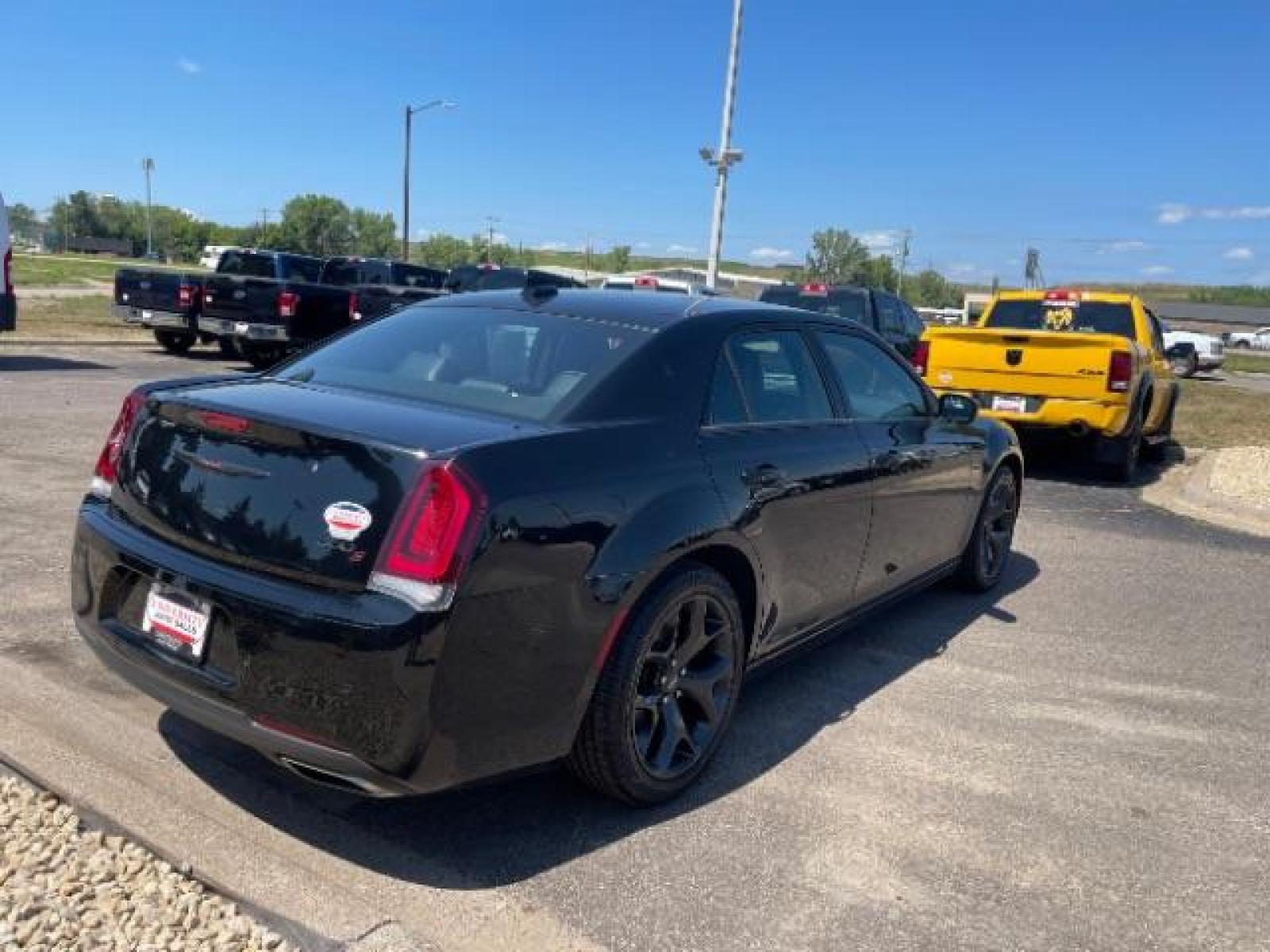 2021 Gloss Black Chrysler 300 S V6 RWD (2C3CCABG0MH) with an 3.6L V6 DOHC 24V engine, 8-Speed Automatic transmission, located at 745 S Robert St, St. Paul, MN, 55107, (651) 222-2991, 44.923389, -93.081215 - Photo #5