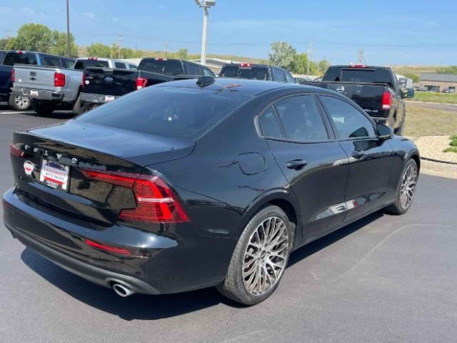 2020 Black Stone Volvo S60 T5 Momentum (7JR102FK9LG) with an 2.0L L4 DOHC 16V engine, 8-Speed Automatic transmission, located at 745 S Robert St, St. Paul, MN, 55107, (651) 222-2991, 44.923389, -93.081215 - Photo #5