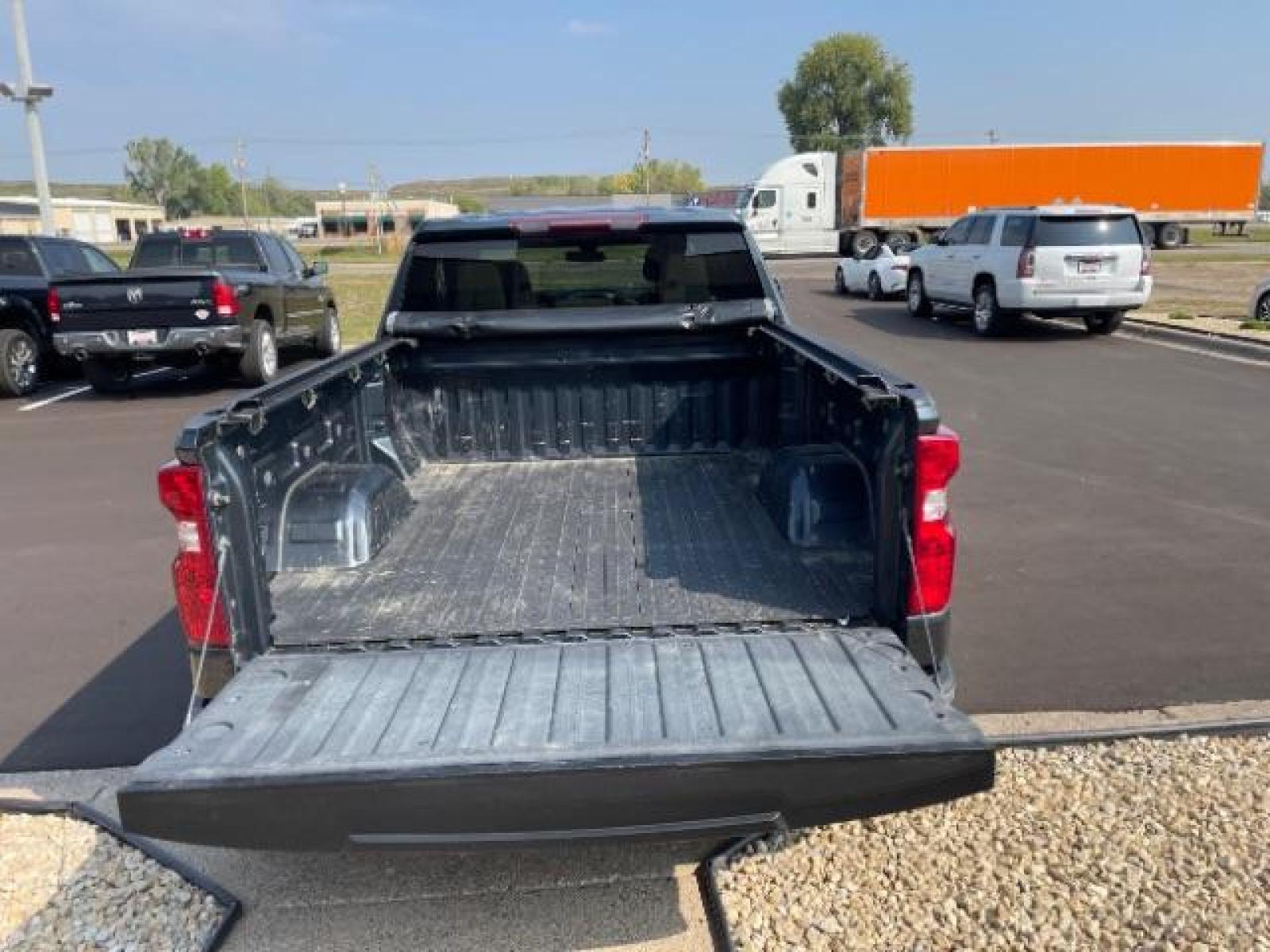 2019 Shadow Gray Metallic Chevrolet Silverado 1500 LT Crew Cab 4WD (1GCUYDED8KZ) with an 5.3L V8 OHV 16V engine, 6-Speed Automatic transmission, located at 3301 W Hwy 13, Burnsville, MN, 55337, (952) 460-3200, 44.775333, -93.320808 - Photo #13