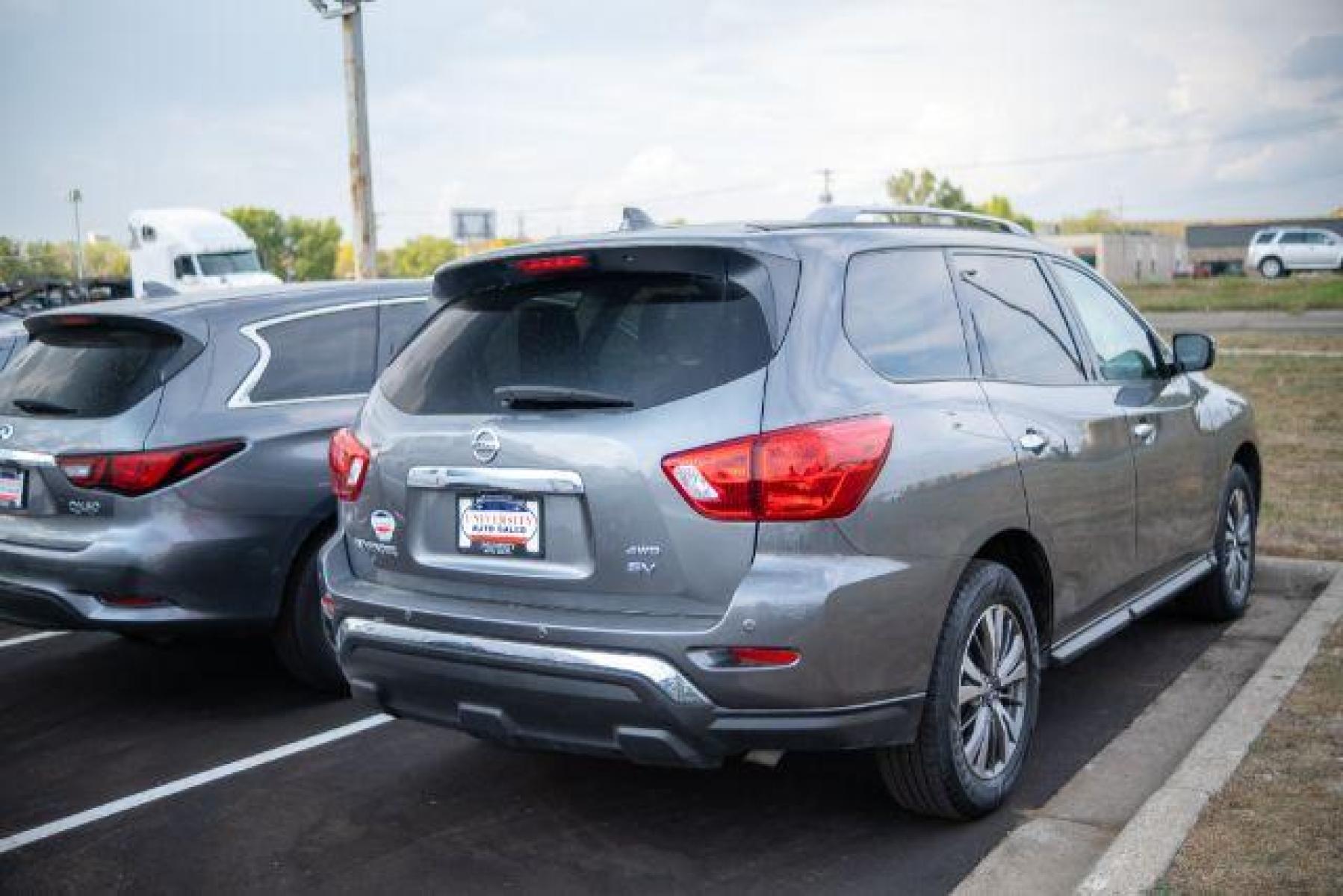 2020 GREY Nissan Pathfinder SV 4WD (5N1DR2BM3LC) with an 3.5L V6 DOHC 24V engine, Continuously Variable Transmission transmission, located at 3301 W Hwy 13, Burnsville, MN, 55337, (952) 460-3200, 44.775333, -93.320808 - Photo #21