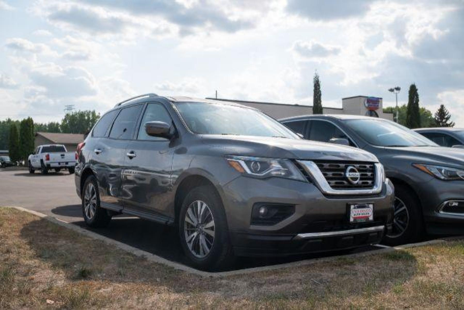 2020 GREY Nissan Pathfinder SV 4WD (5N1DR2BM3LC) with an 3.5L V6 DOHC 24V engine, Continuously Variable Transmission transmission, located at 3301 W Hwy 13, Burnsville, MN, 55337, (952) 460-3200, 44.775333, -93.320808 - Photo #23