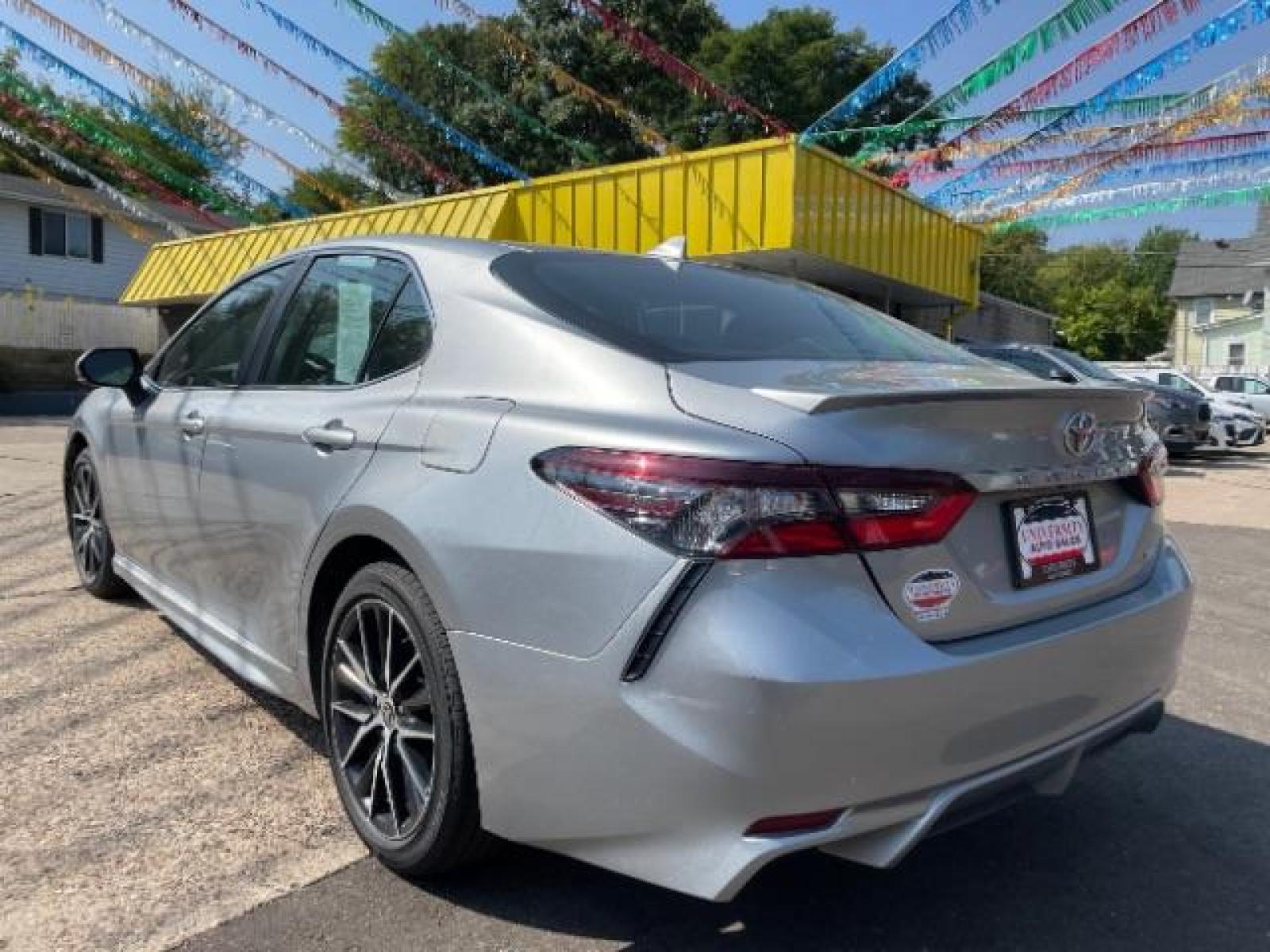 2022 Celestial Silver Metallic Toyota Camry SE (4T1G11AK0NU) with an 2.5L L4 DOHC 16V engine, 8-Speed Automatic transmission, located at 3301 W Hwy 13, Burnsville, MN, 55337, (952) 460-3200, 44.775333, -93.320808 - Photo #3