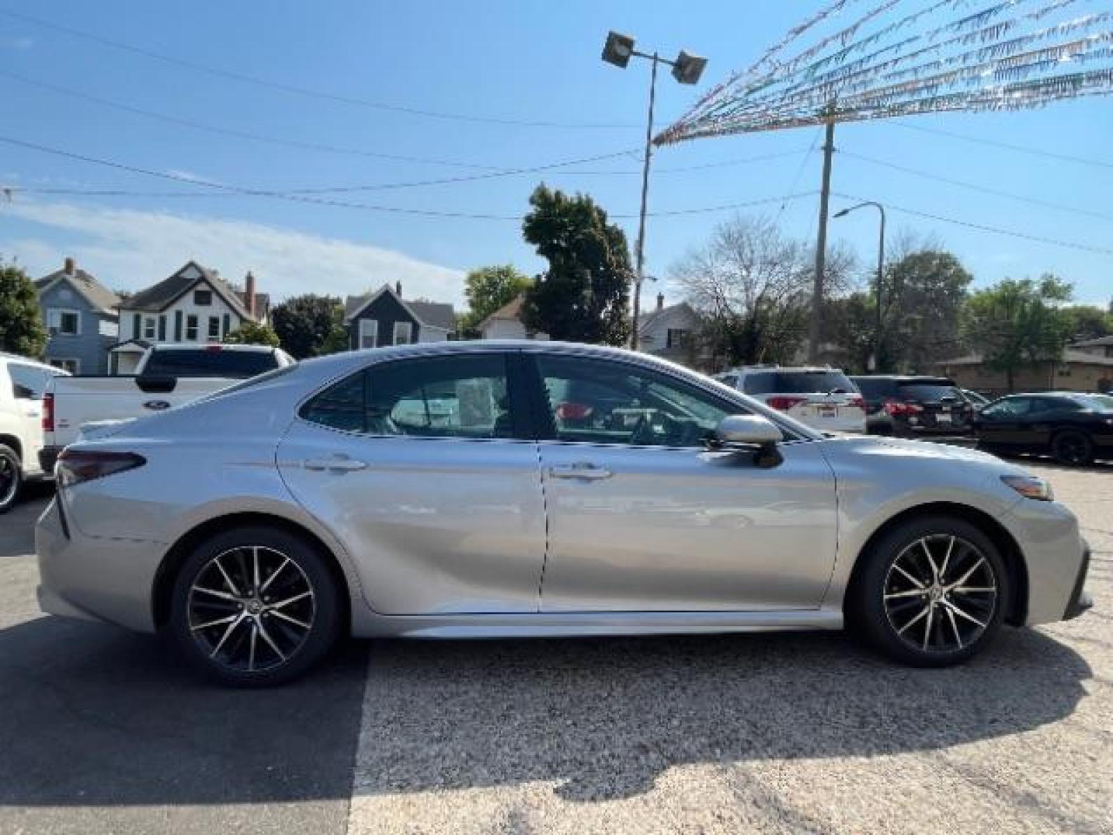 2022 Celestial Silver Metallic Toyota Camry SE (4T1G11AK0NU) with an 2.5L L4 DOHC 16V engine, 8-Speed Automatic transmission, located at 3301 W Hwy 13, Burnsville, MN, 55337, (952) 460-3200, 44.775333, -93.320808 - Photo #6