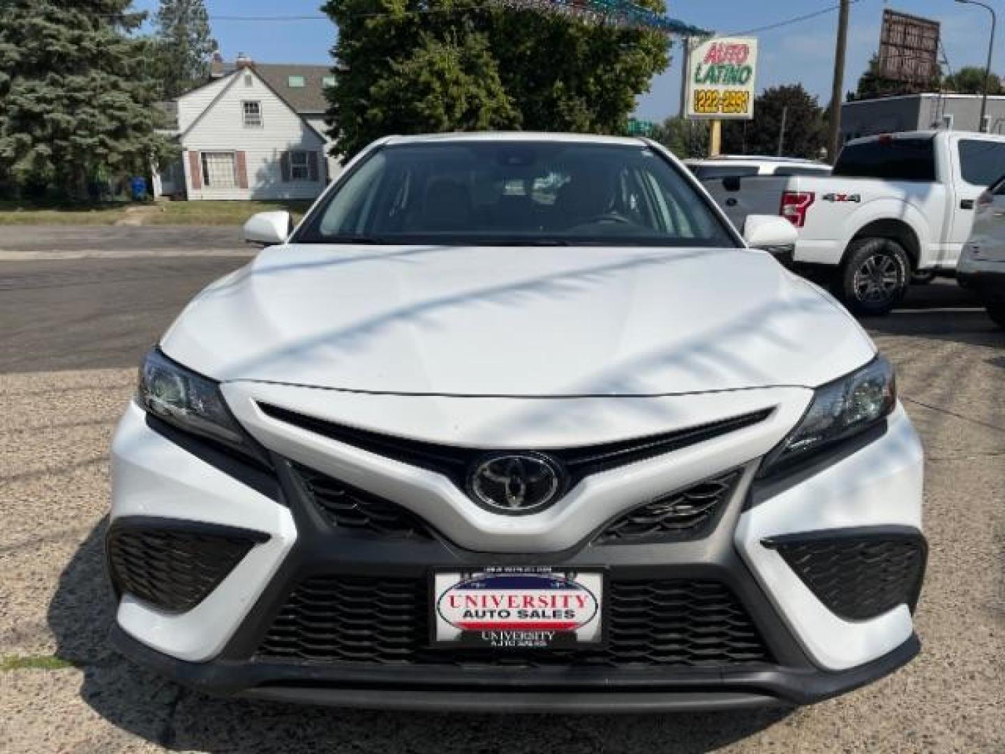 2022 Super White Toyota Camry SE (4T1G11AKXNU) with an 2.5L L4 DOHC 16V engine, 8-Speed Automatic transmission, located at 745 S Robert St, St. Paul, MN, 55107, (651) 222-2991, 44.923389, -93.081215 - Photo#0