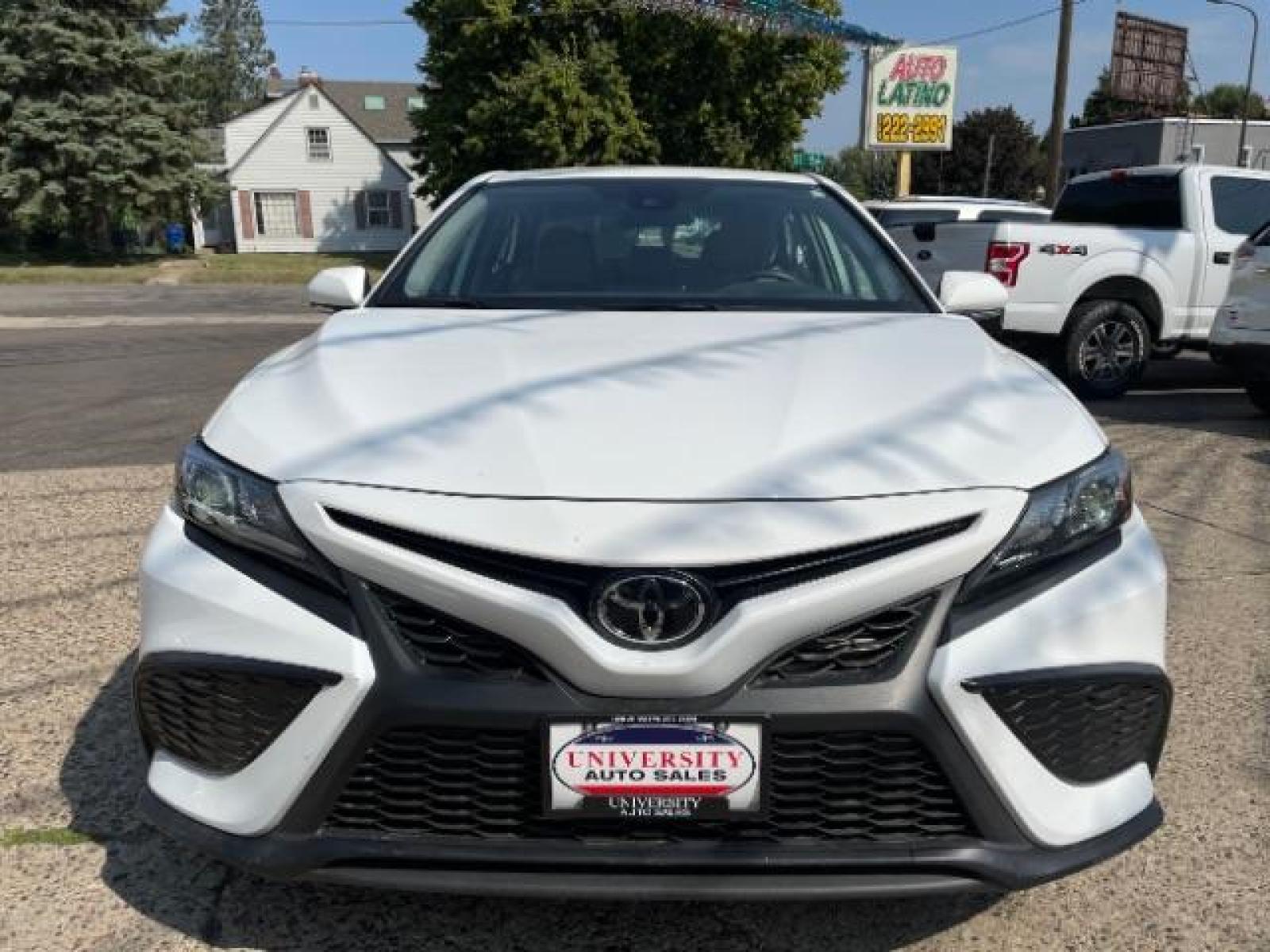 2022 Super White Toyota Camry SE (4T1G11AKXNU) with an 2.5L L4 DOHC 16V engine, 8-Speed Automatic transmission, located at 745 S Robert St, St. Paul, MN, 55107, (651) 222-2991, 44.923389, -93.081215 - Photo #0