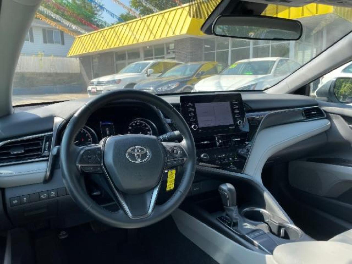 2022 Super White Toyota Camry SE (4T1G11AKXNU) with an 2.5L L4 DOHC 16V engine, 8-Speed Automatic transmission, located at 745 S Robert St, St. Paul, MN, 55107, (651) 222-2991, 44.923389, -93.081215 - Photo#9