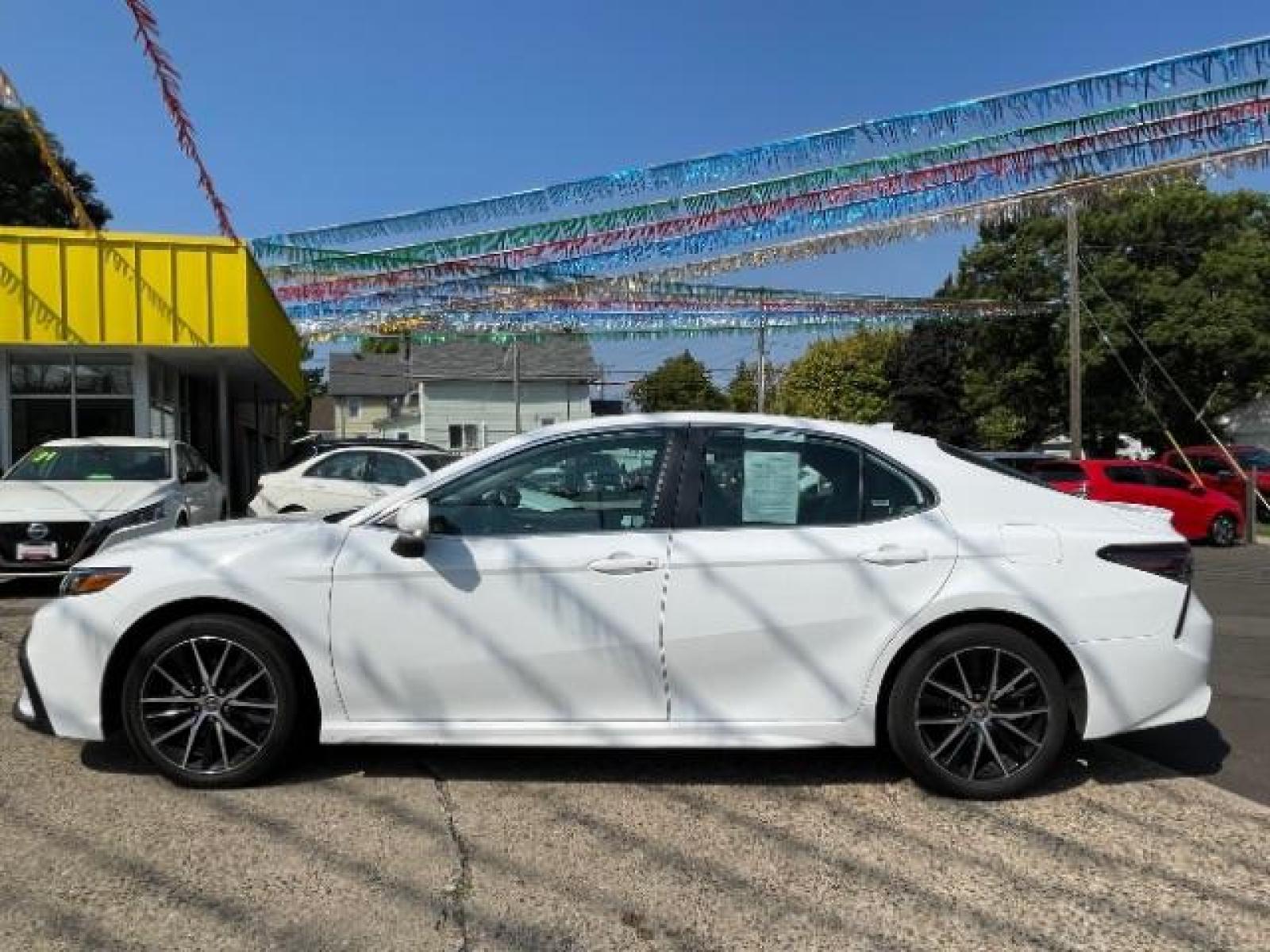 2022 Super White Toyota Camry SE (4T1G11AKXNU) with an 2.5L L4 DOHC 16V engine, 8-Speed Automatic transmission, located at 745 S Robert St, St. Paul, MN, 55107, (651) 222-2991, 44.923389, -93.081215 - Photo #2