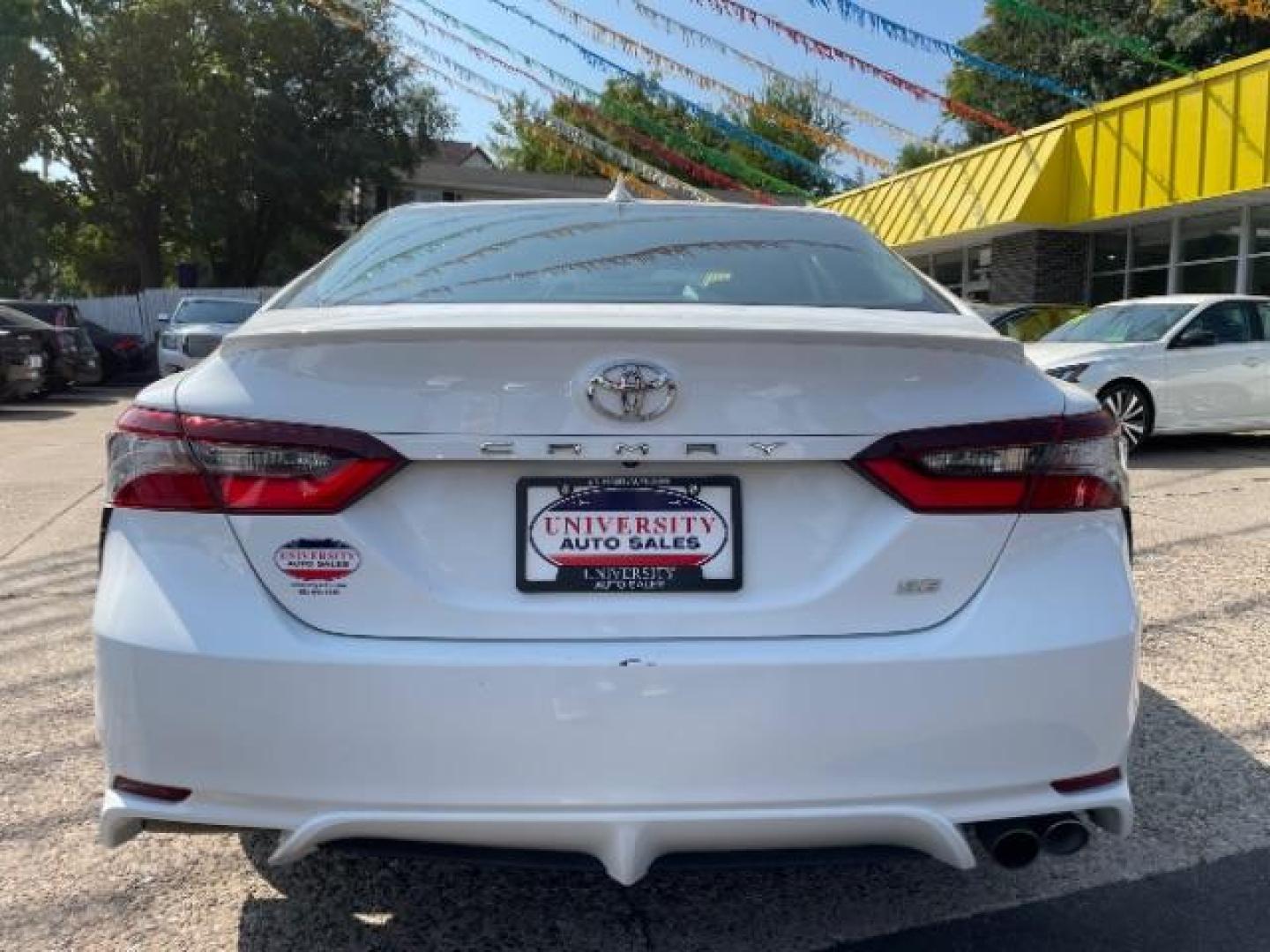 2022 Super White Toyota Camry SE (4T1G11AKXNU) with an 2.5L L4 DOHC 16V engine, 8-Speed Automatic transmission, located at 745 S Robert St, St. Paul, MN, 55107, (651) 222-2991, 44.923389, -93.081215 - Photo#4