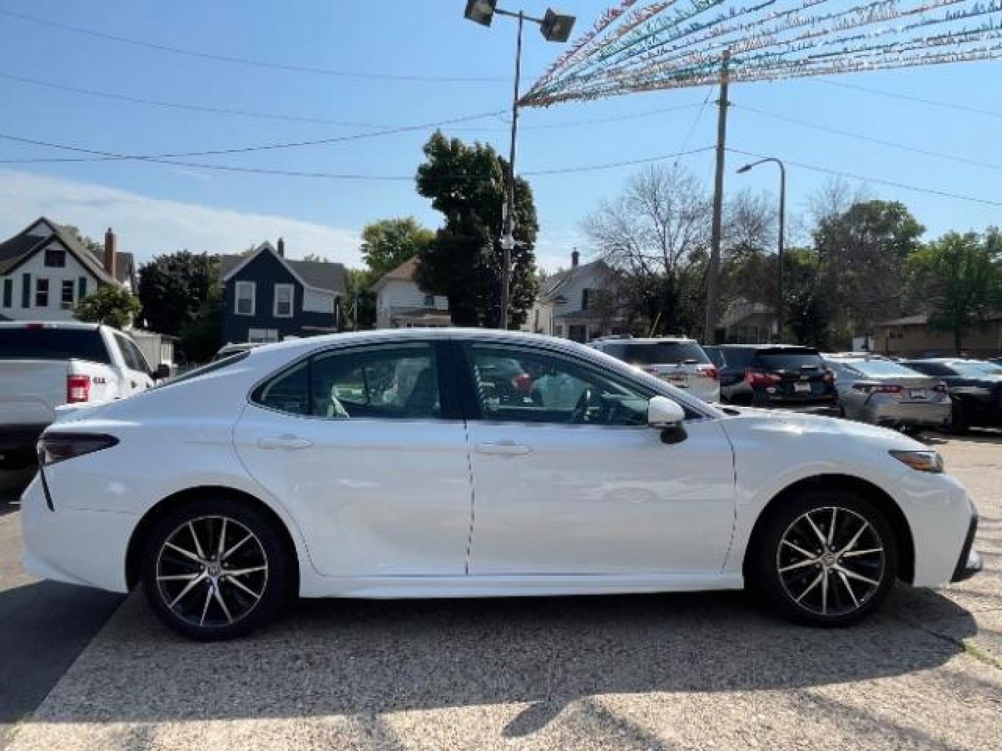 2022 Super White Toyota Camry SE (4T1G11AKXNU) with an 2.5L L4 DOHC 16V engine, 8-Speed Automatic transmission, located at 745 S Robert St, St. Paul, MN, 55107, (651) 222-2991, 44.923389, -93.081215 - Photo#6