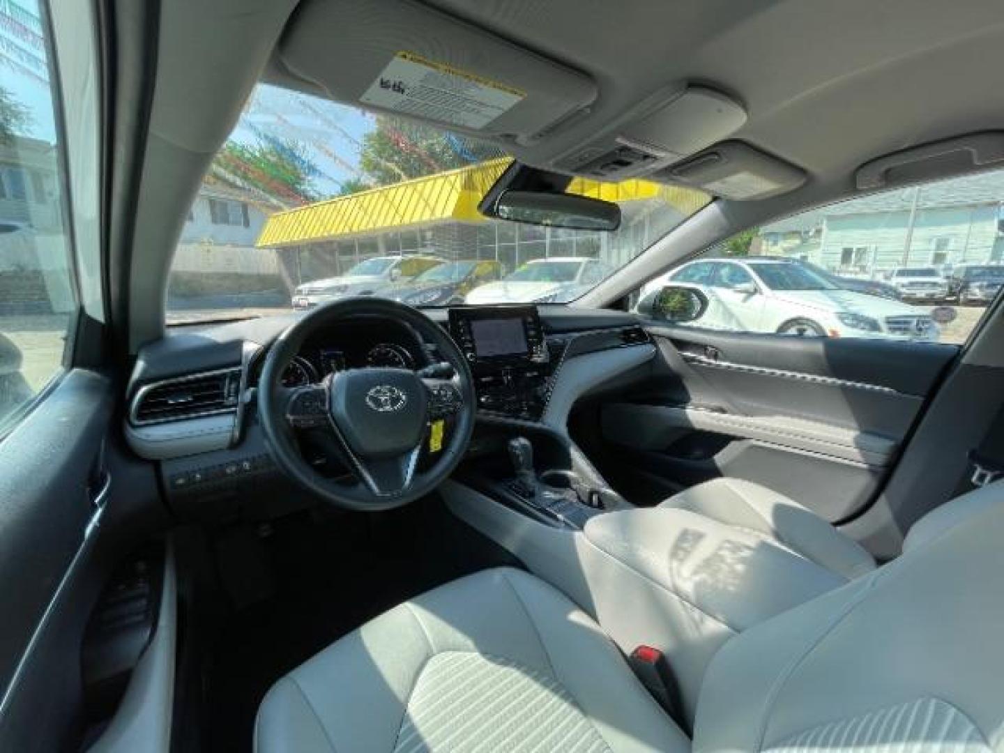 2022 Super White Toyota Camry SE (4T1G11AKXNU) with an 2.5L L4 DOHC 16V engine, 8-Speed Automatic transmission, located at 745 S Robert St, St. Paul, MN, 55107, (651) 222-2991, 44.923389, -93.081215 - Photo#8