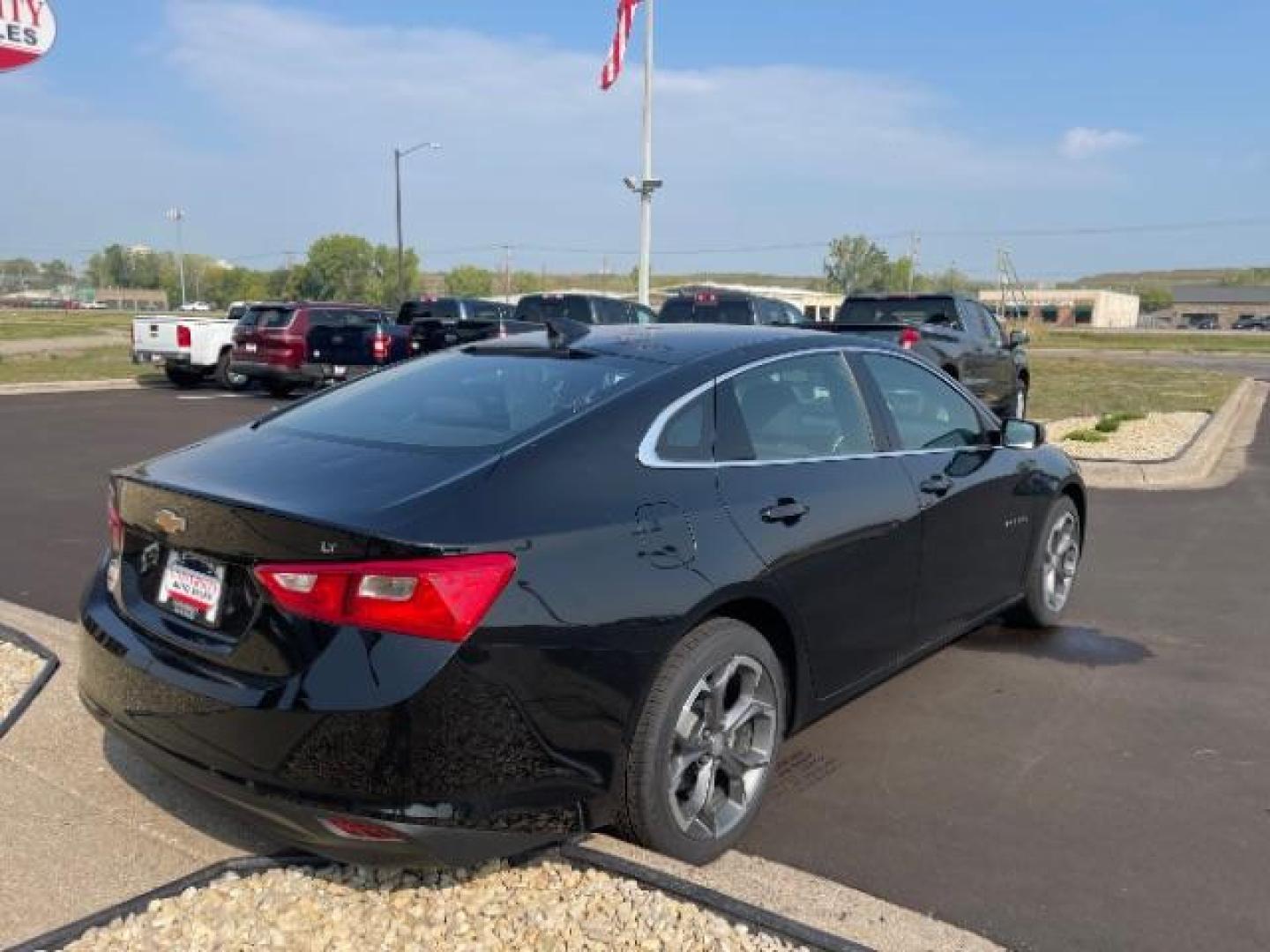 2023 Mosaic Black Metallic Chevrolet Malibu 1LT (1G1ZD5ST7PF) with an 1.5L L4 DOHC 16V engine, 6-Speed Automatic transmission, located at 745 S Robert St, St. Paul, MN, 55107, (651) 222-2991, 44.923389, -93.081215 - Photo#5