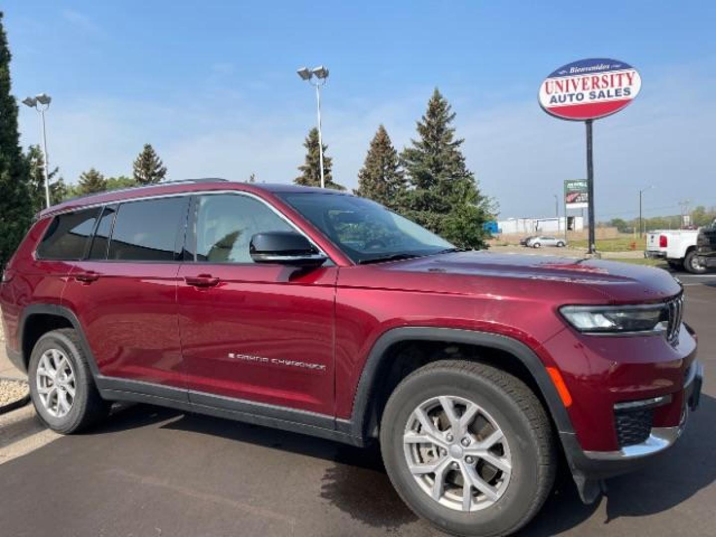 2021 Velvet Red Pearl Coat Jeep Grand Cherokee Limited 4WD (1C4RJKBG9M8) with an 3.6L V6 DOHC 24V engine, 8-Speed Automatic transmission, located at 3301 W Hwy 13, Burnsville, MN, 55337, (952) 460-3200, 44.775333, -93.320808 - Photo#9