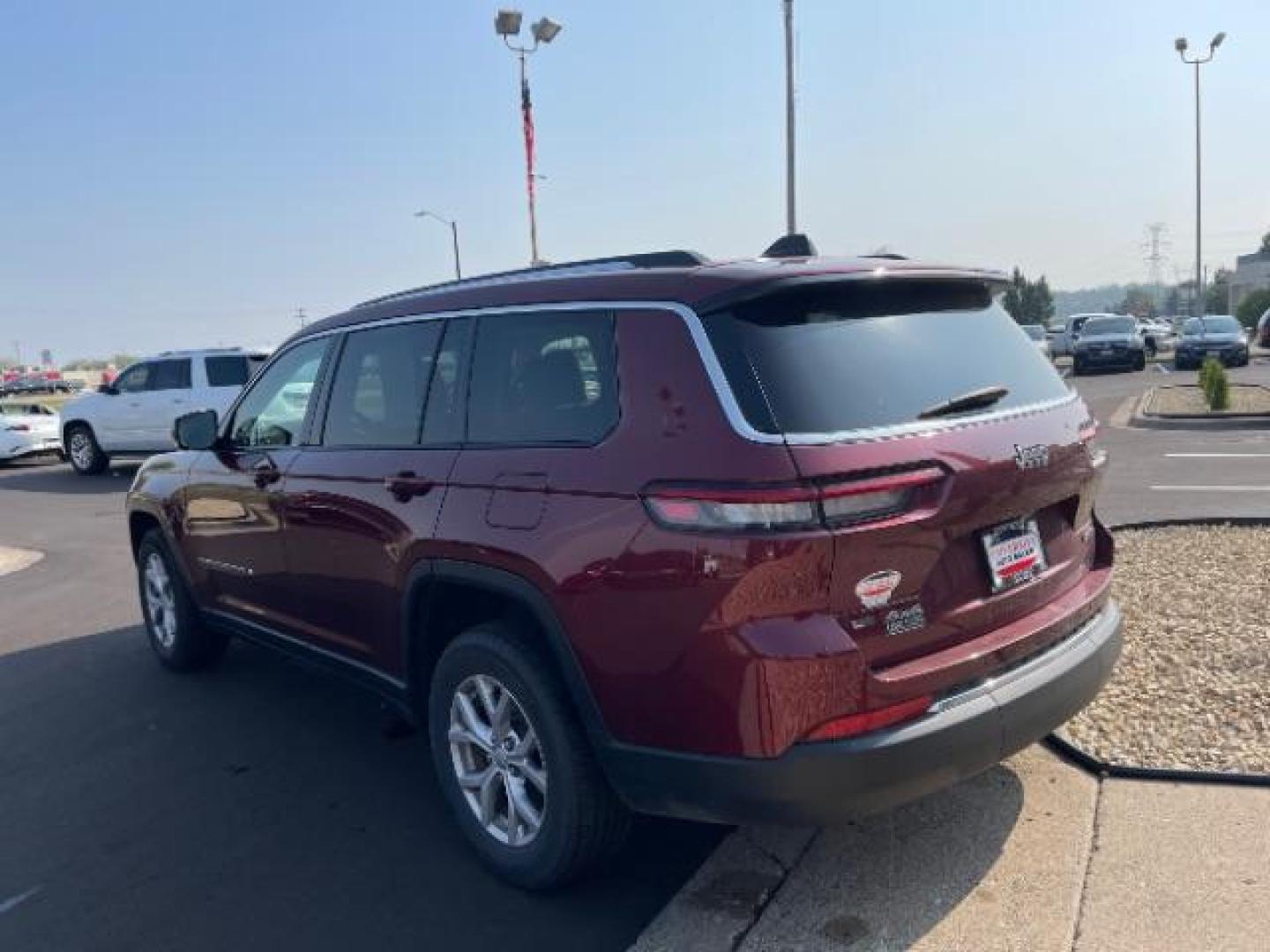 2021 Velvet Red Pearl Coat Jeep Grand Cherokee Limited 4WD (1C4RJKBG9M8) with an 3.6L V6 DOHC 24V engine, 8-Speed Automatic transmission, located at 3301 W Hwy 13, Burnsville, MN, 55337, (952) 460-3200, 44.775333, -93.320808 - Photo#3