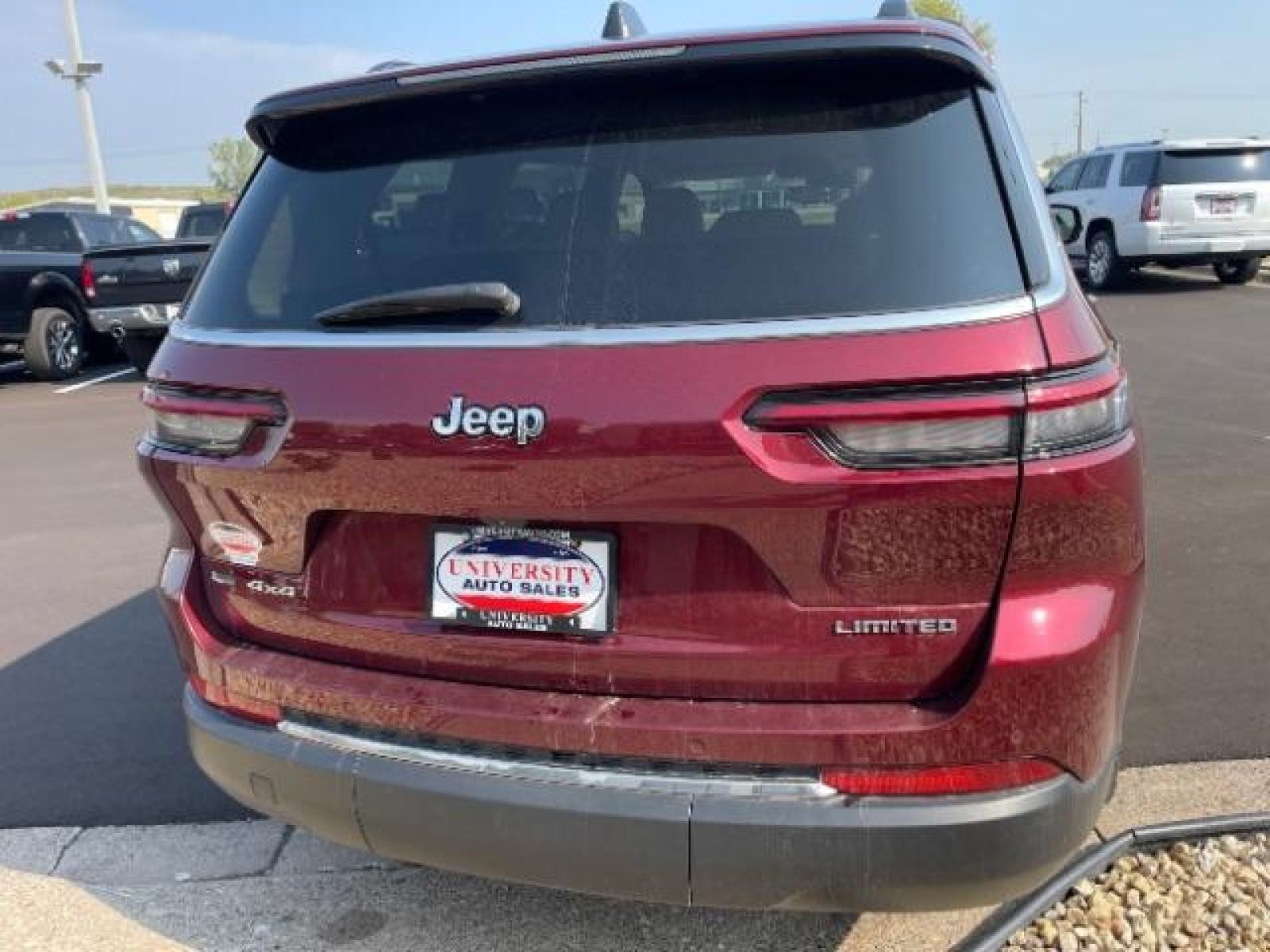2021 Velvet Red Pearl Coat Jeep Grand Cherokee Limited 4WD (1C4RJKBG9M8) with an 3.6L V6 DOHC 24V engine, 8-Speed Automatic transmission, located at 3301 W Hwy 13, Burnsville, MN, 55337, (952) 460-3200, 44.775333, -93.320808 - Photo #6