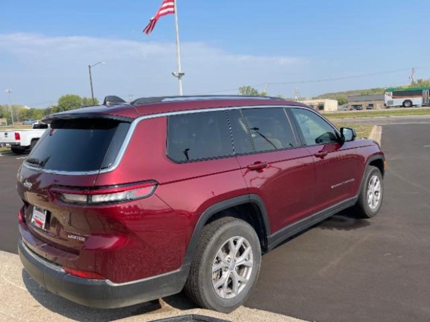 2021 Velvet Red Pearl Coat Jeep Grand Cherokee Limited 4WD (1C4RJKBG9M8) with an 3.6L V6 DOHC 24V engine, 8-Speed Automatic transmission, located at 3301 W Hwy 13, Burnsville, MN, 55337, (952) 460-3200, 44.775333, -93.320808 - Photo#7