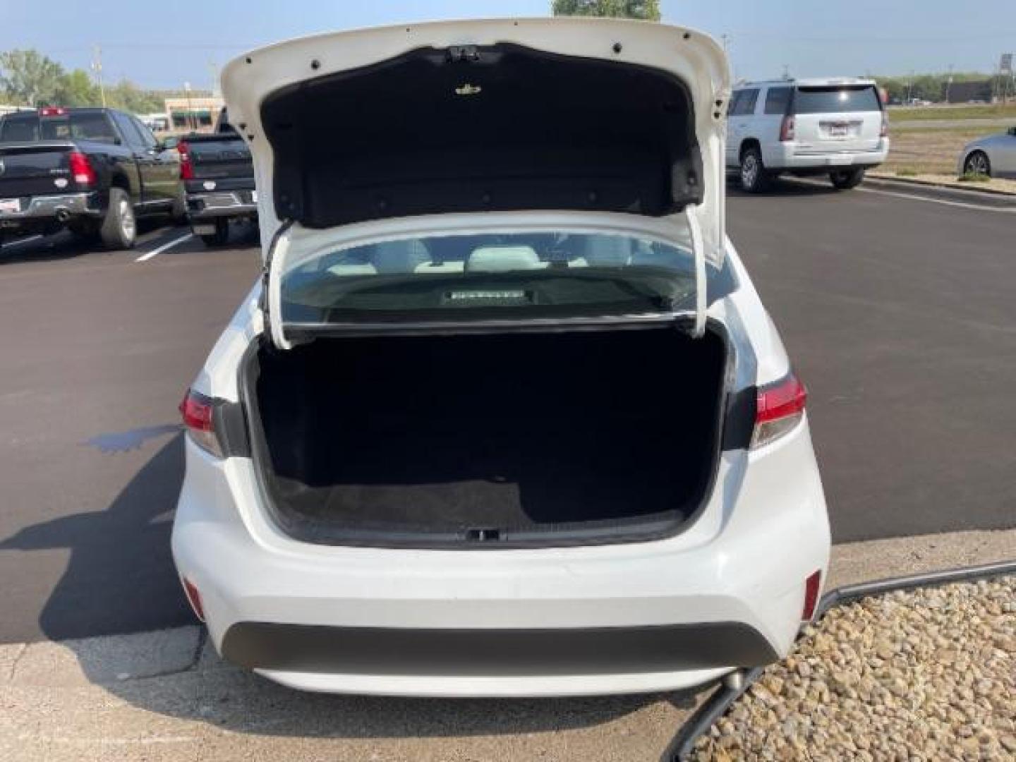 2021 WHITE Toyota Corolla LE (5YFEPMAE3MP) with an 1.8L L4 DOHC 16V engine, Continuously Variable Transmission transmission, located at 3301 W Hwy 13, Burnsville, MN, 55337, (952) 460-3200, 44.775333, -93.320808 - Photo#13