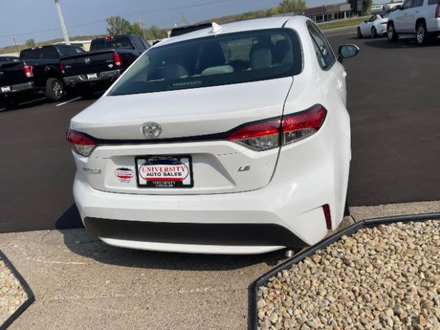 2021 WHITE Toyota Corolla LE (5YFEPMAE3MP) with an 1.8L L4 DOHC 16V engine, Continuously Variable Transmission transmission, located at 3301 W Hwy 13, Burnsville, MN, 55337, (952) 460-3200, 44.775333, -93.320808 - Photo#4